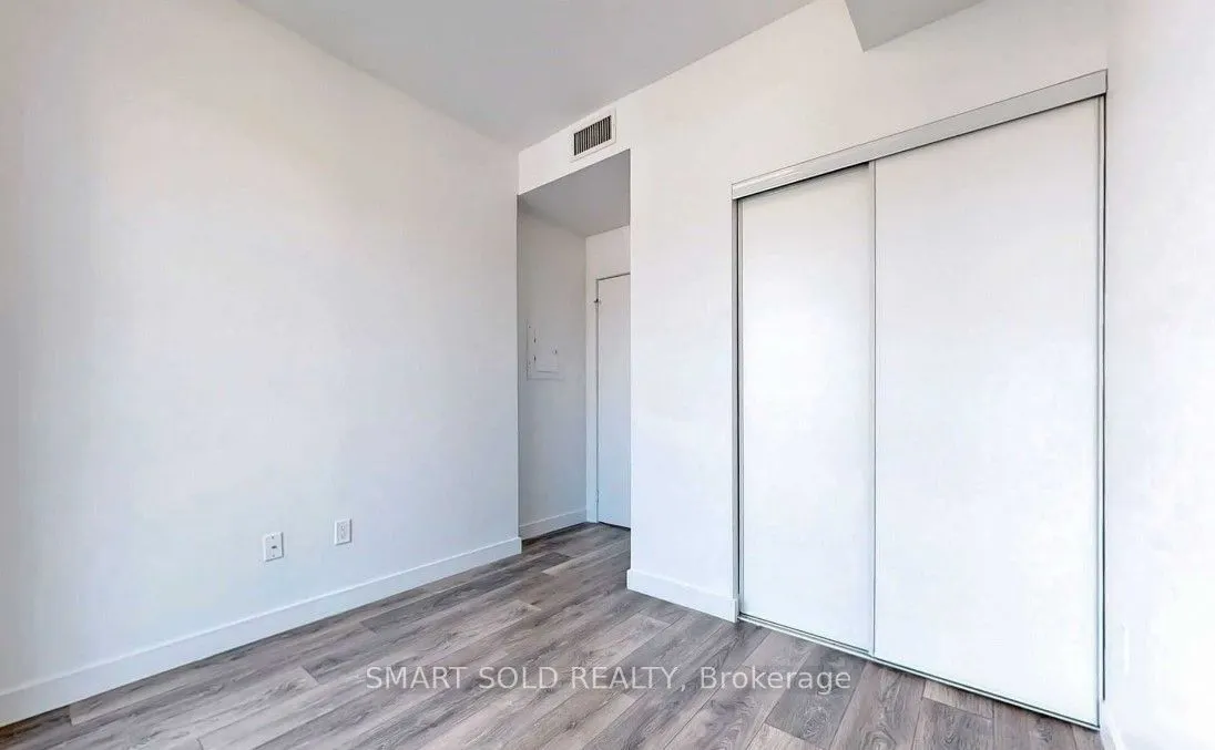 8 Eglinton Avenue E, #1011