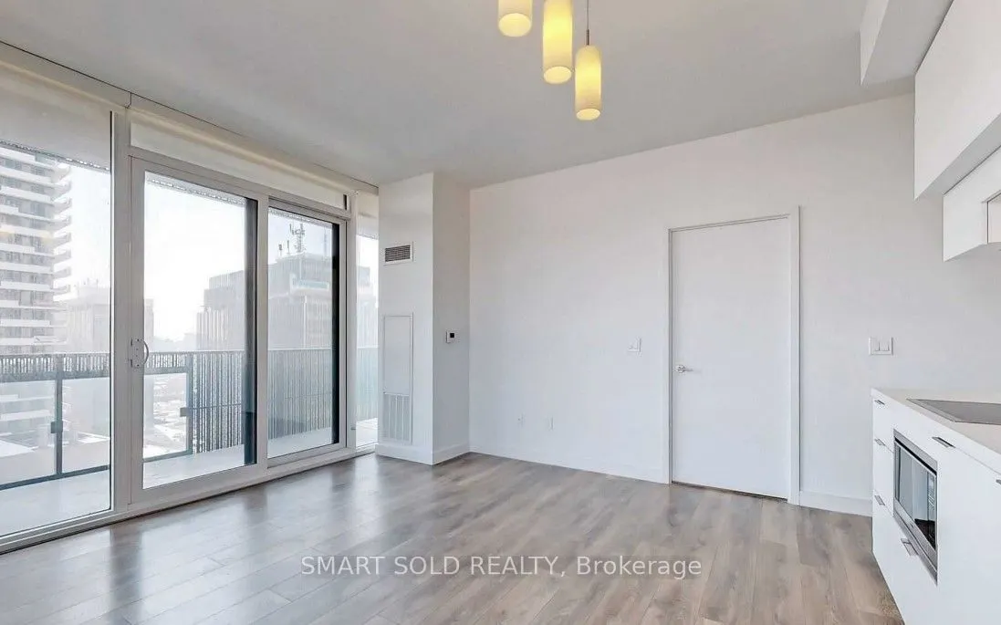 8 Eglinton Avenue E, #1011