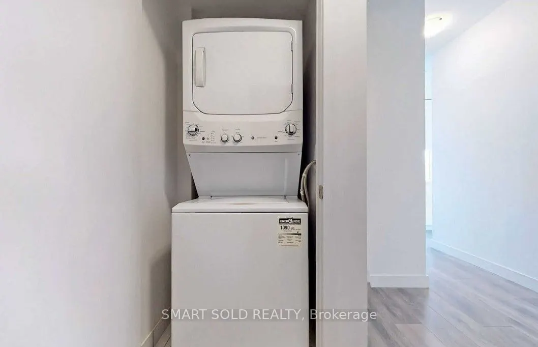8 Eglinton Avenue E, #1011
