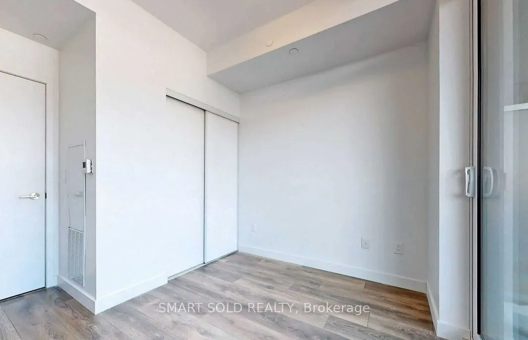 8 Eglinton Avenue E, #1011