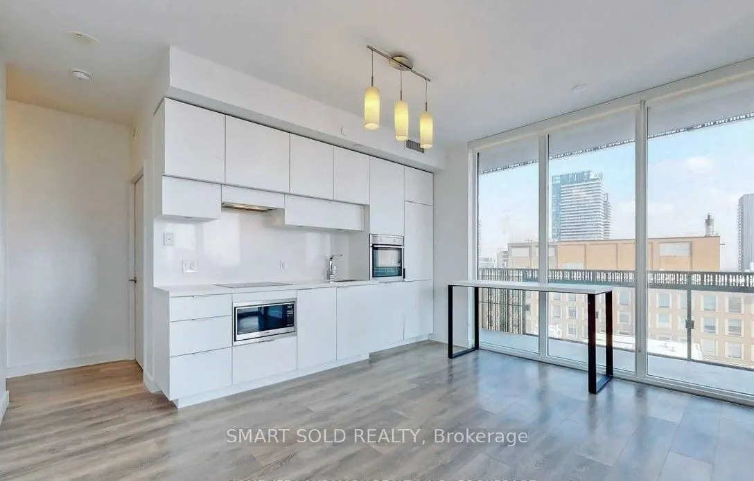 8 Eglinton Avenue E, #1011