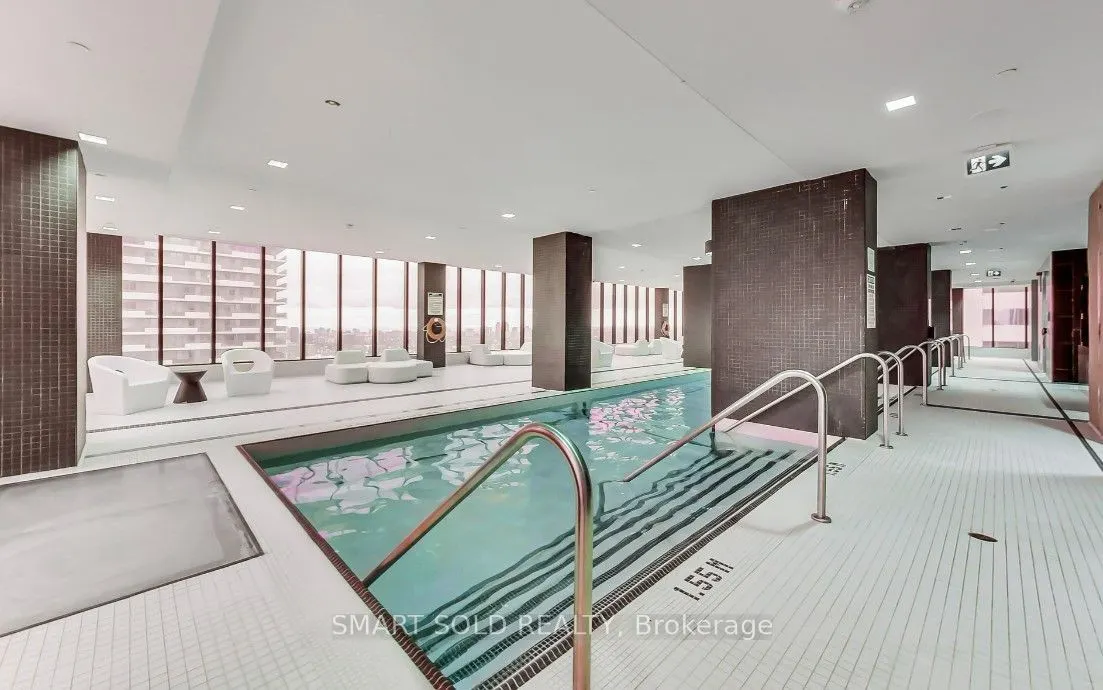 8 Eglinton Avenue E, #1011