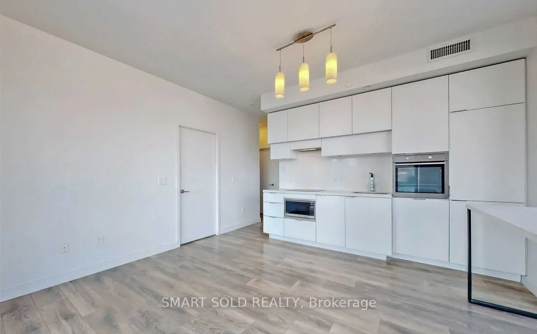 8 Eglinton Avenue E, #1011