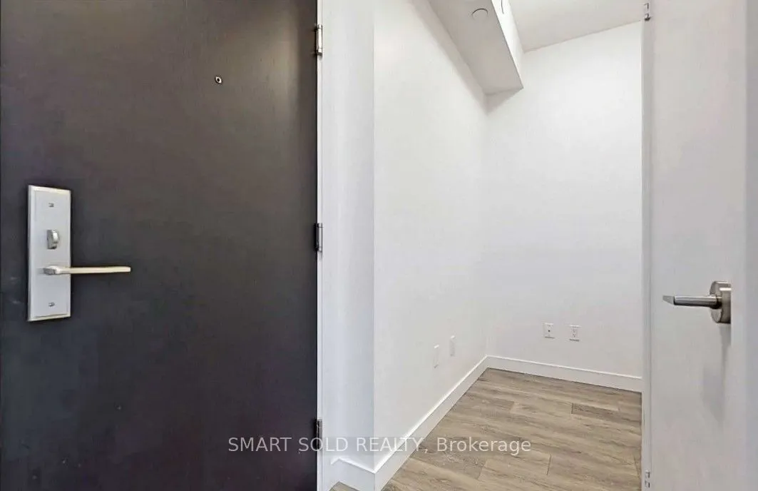 8 Eglinton Avenue E, #1011