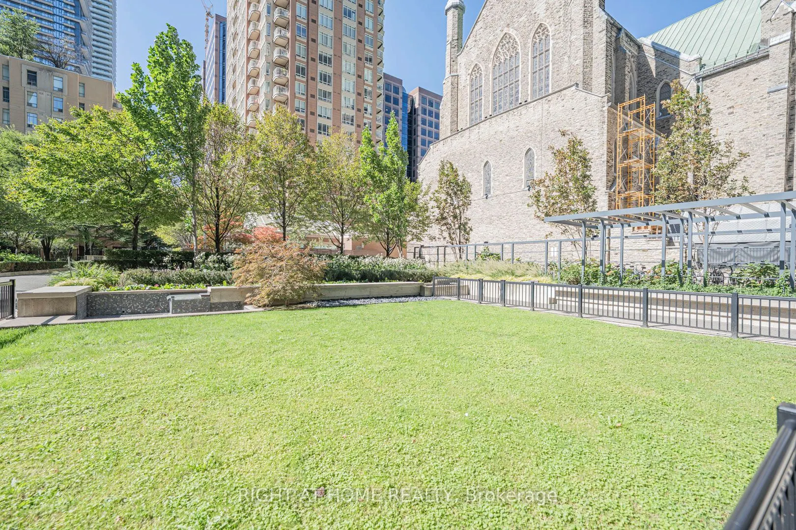 28 Ted Rogers Way, #2104