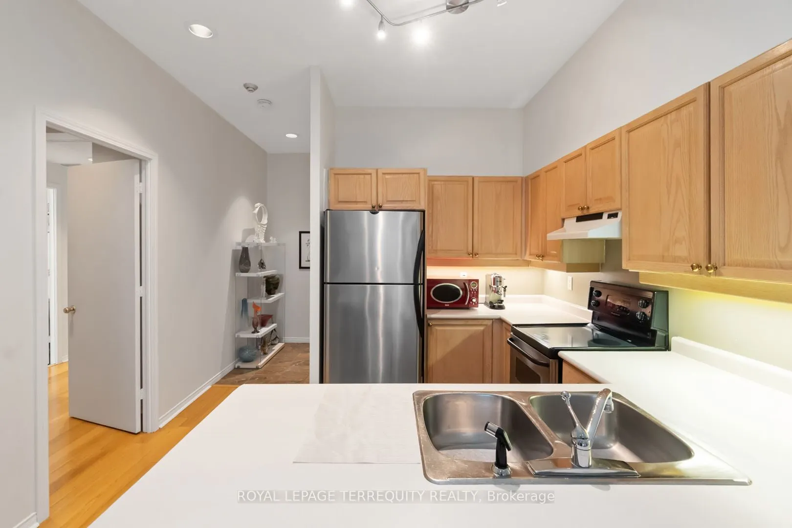 7 King Street E, #2215