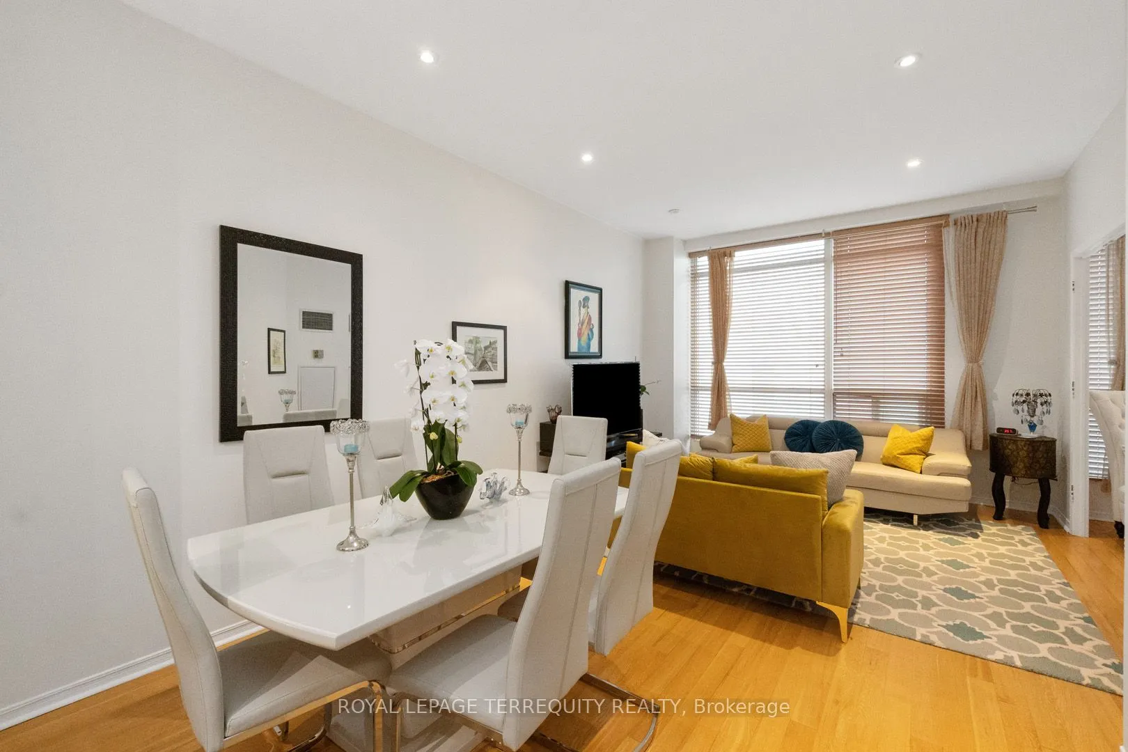 7 King Street E, #2215