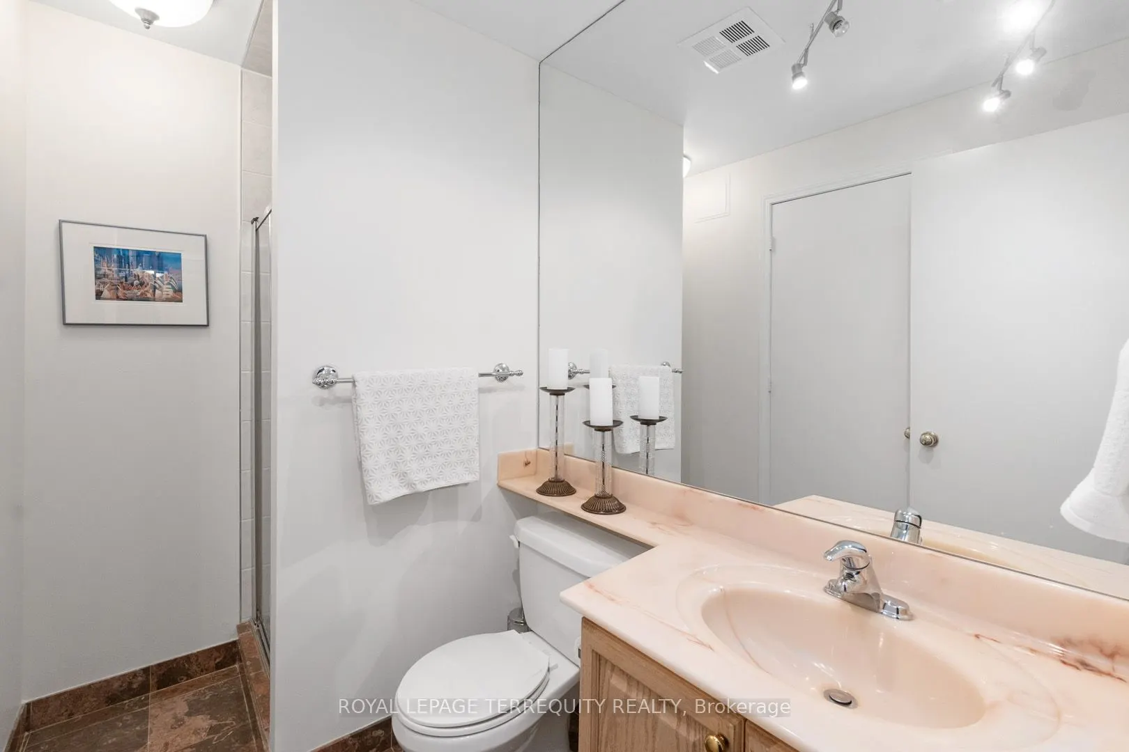 7 King Street E, #2215
