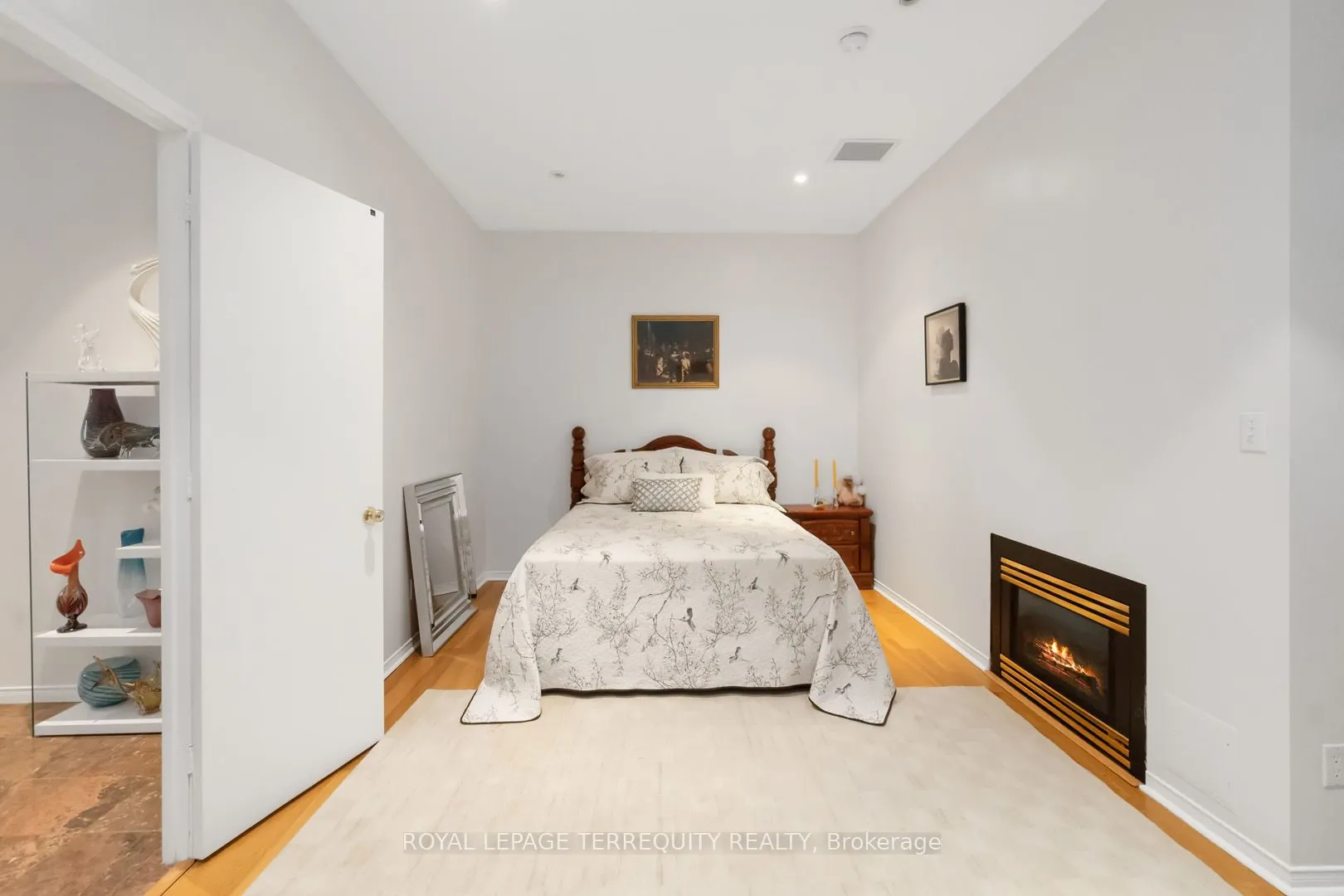 7 King Street E, #2215