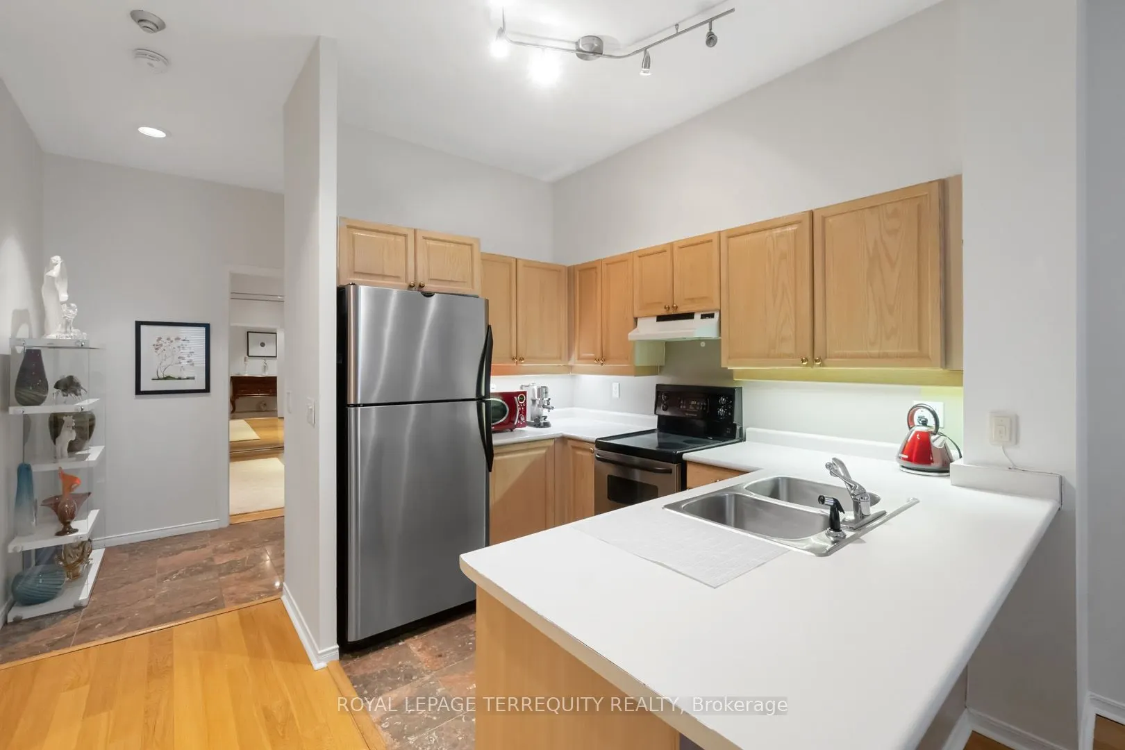 7 King Street E, #2215