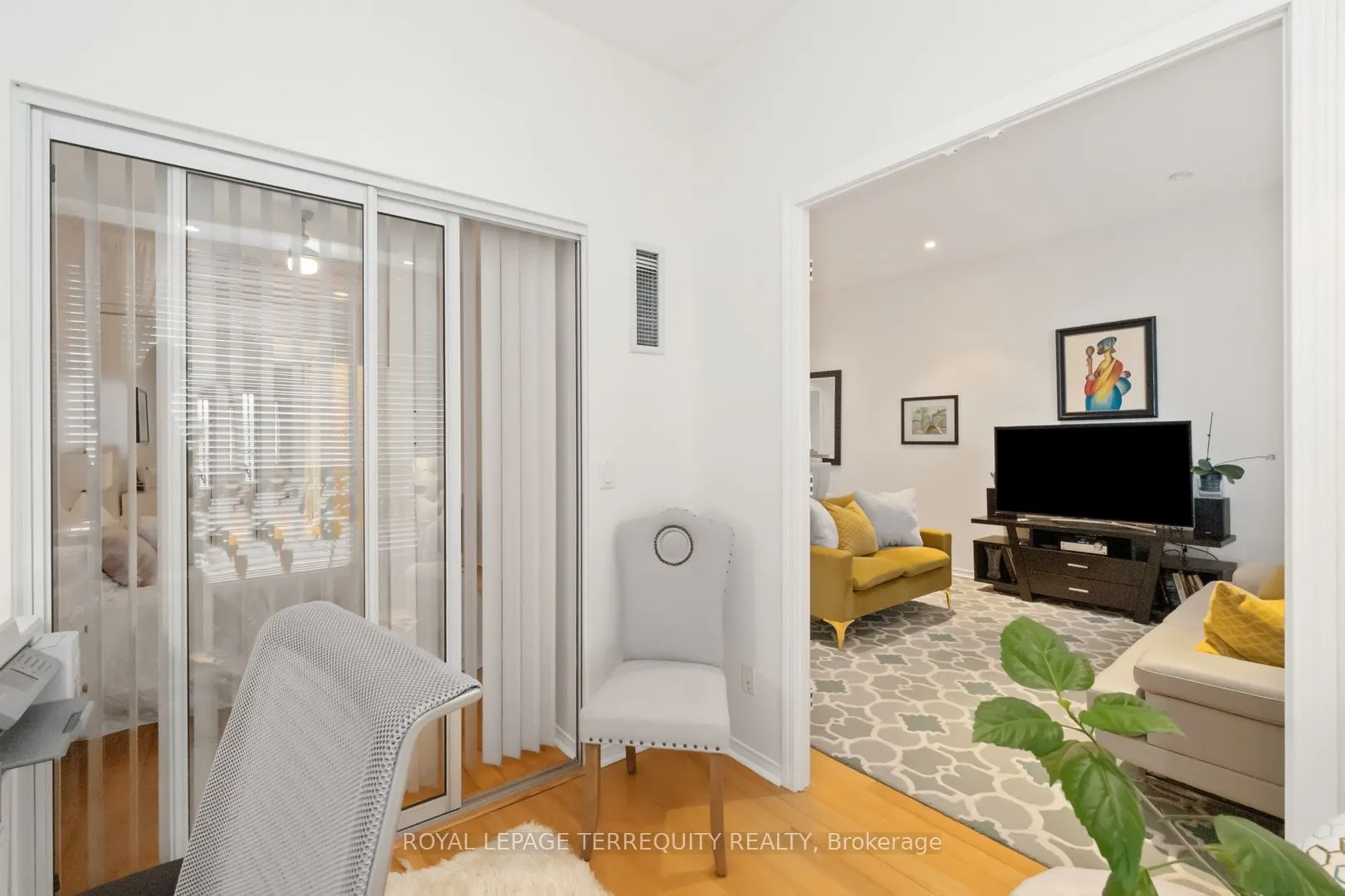 7 King Street E, #2215