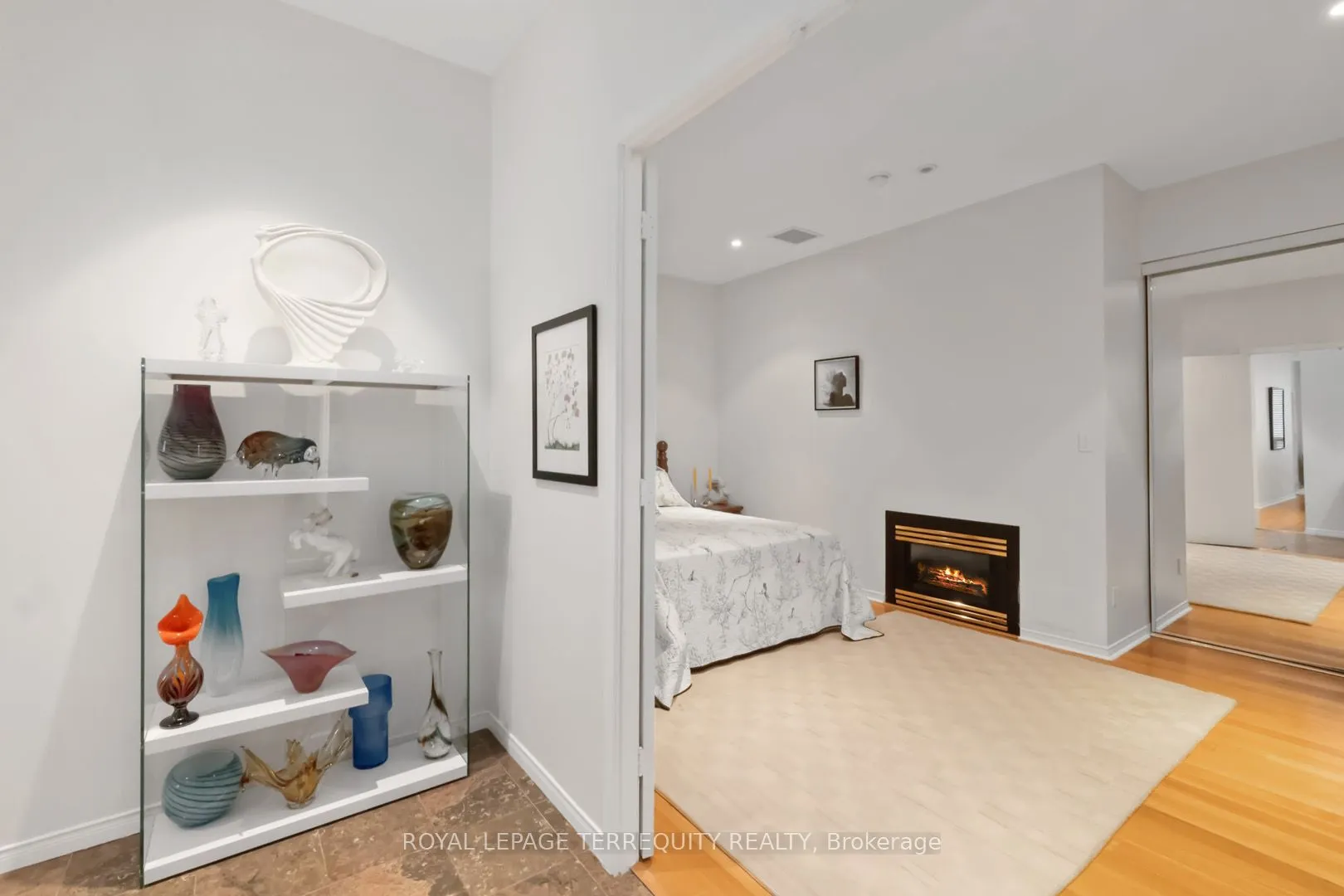 7 King Street E, #2215