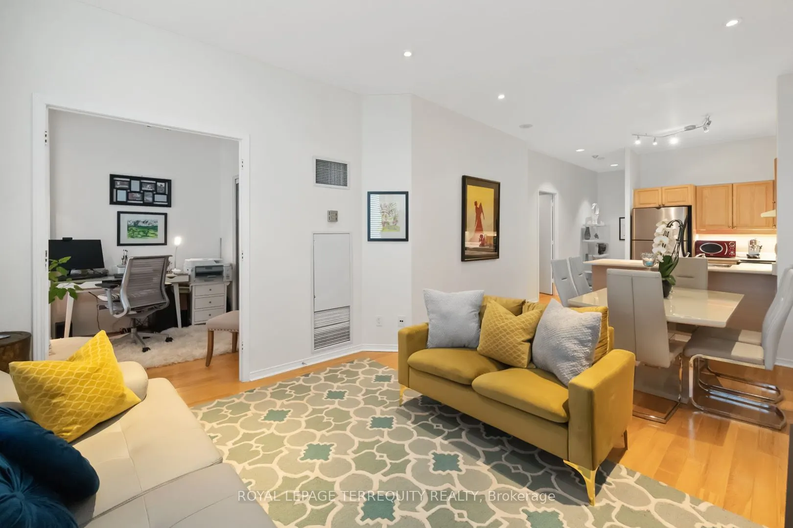 7 King Street E, #2215