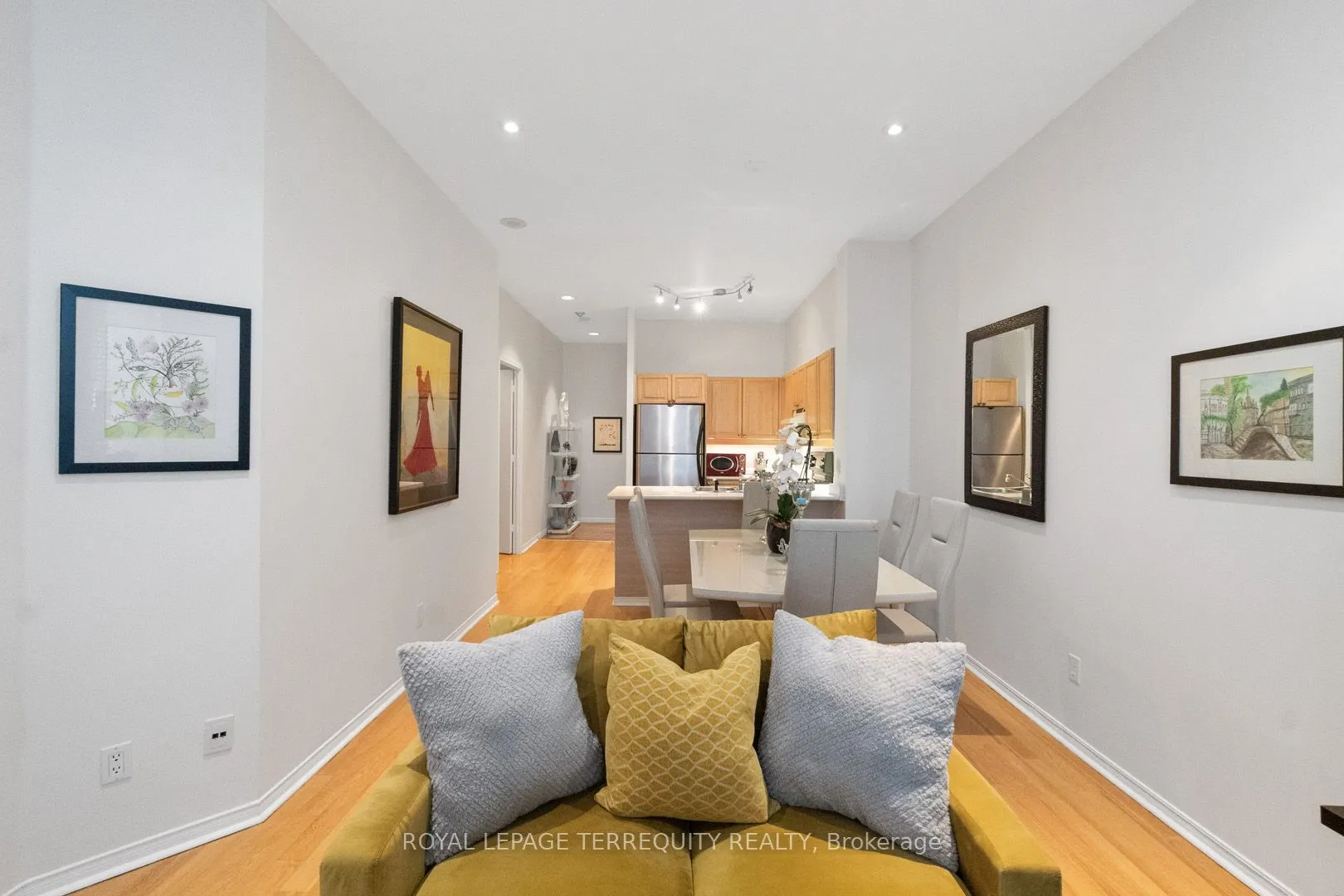 7 King Street E, #2215