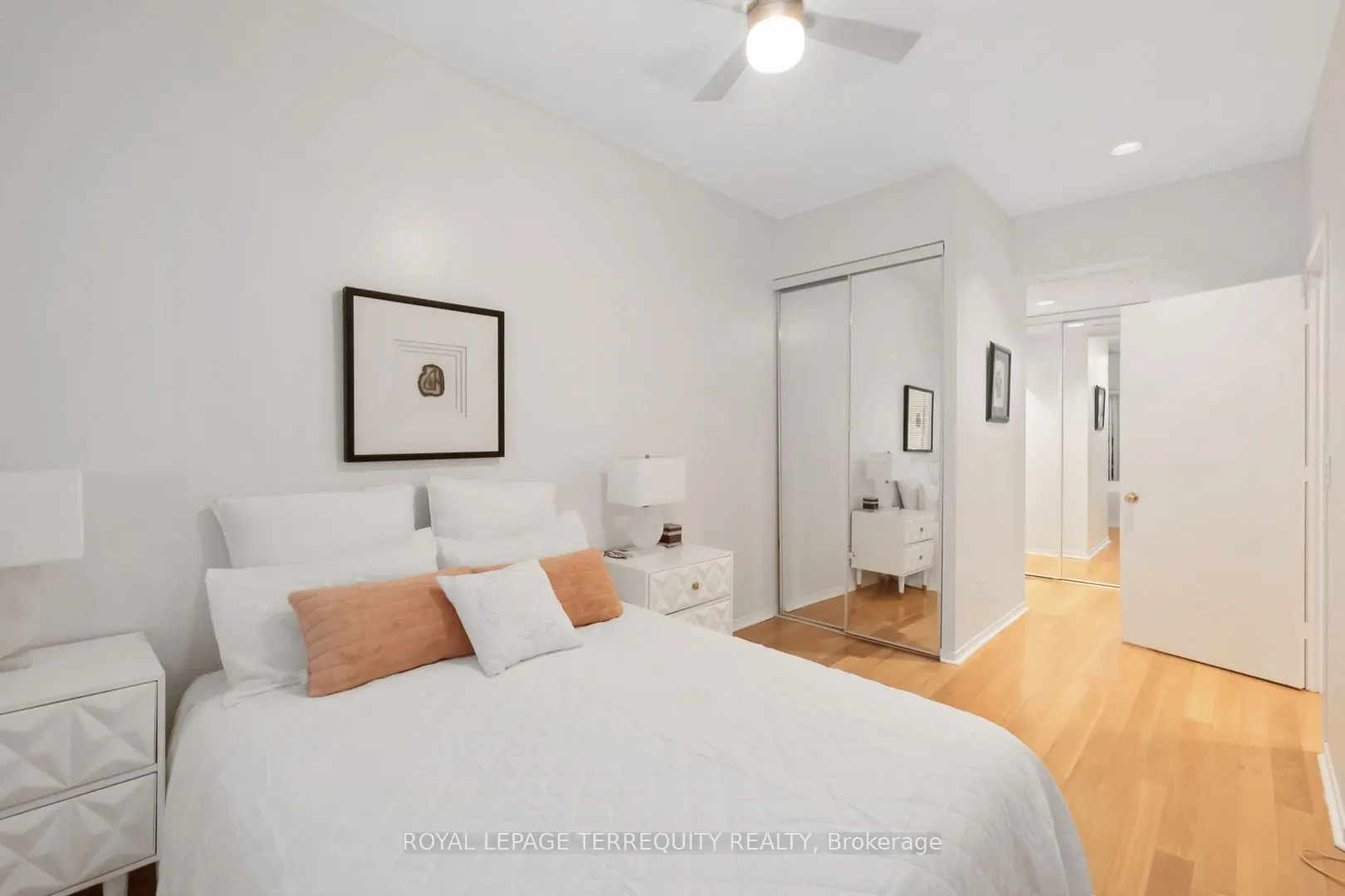 7 King Street E, #2215