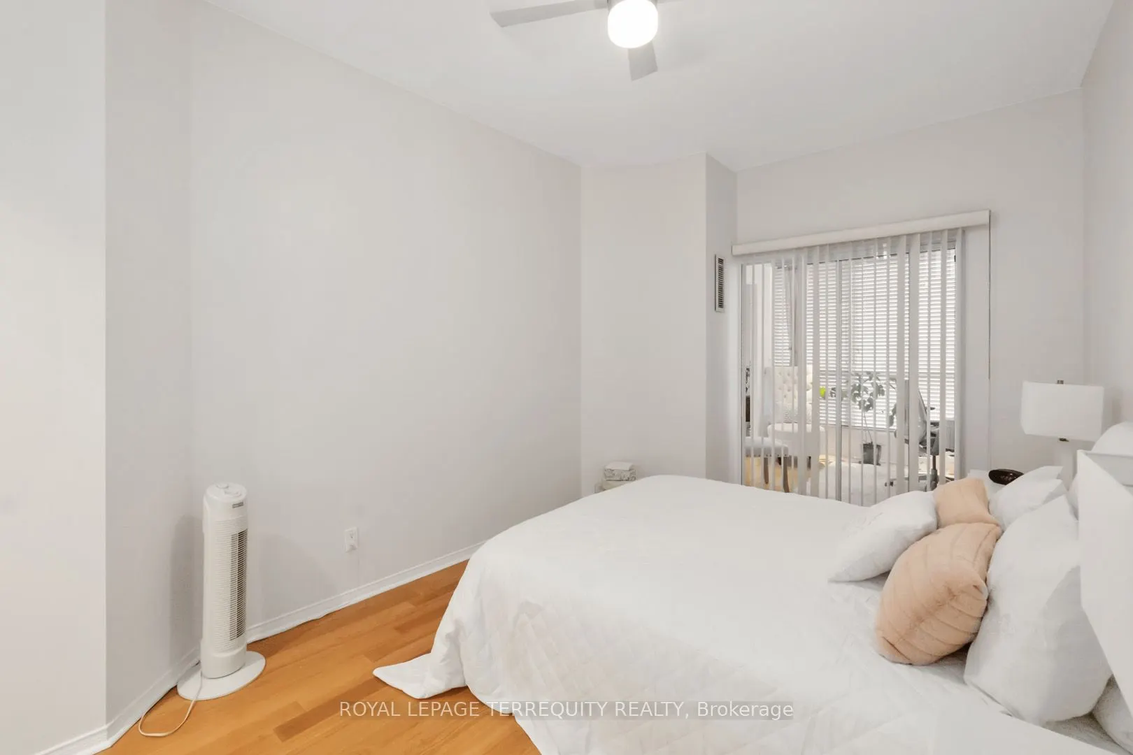 7 King Street E, #2215