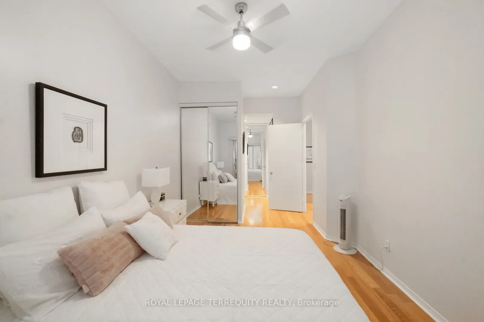 7 King Street E, #2215