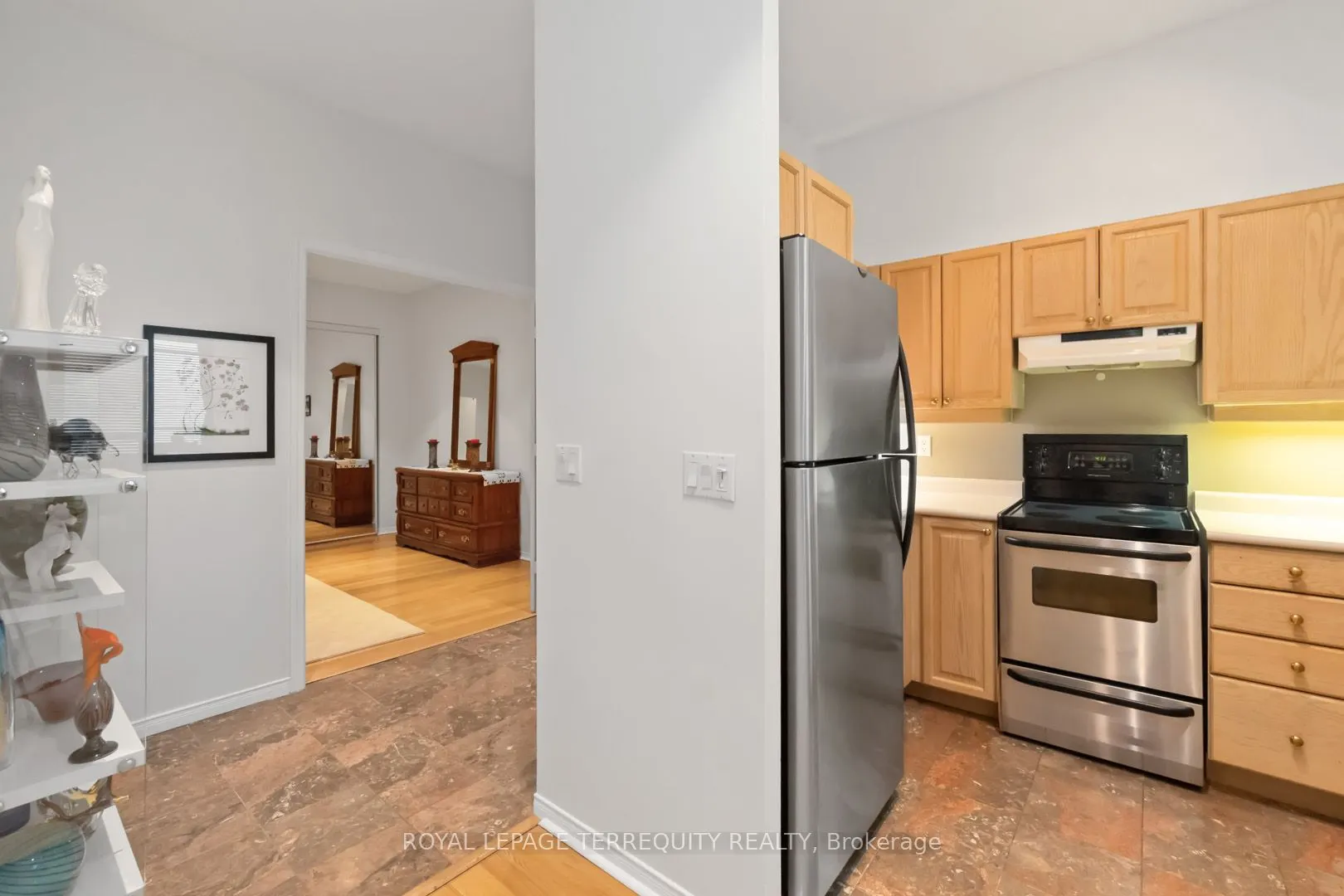 7 King Street E, #2215