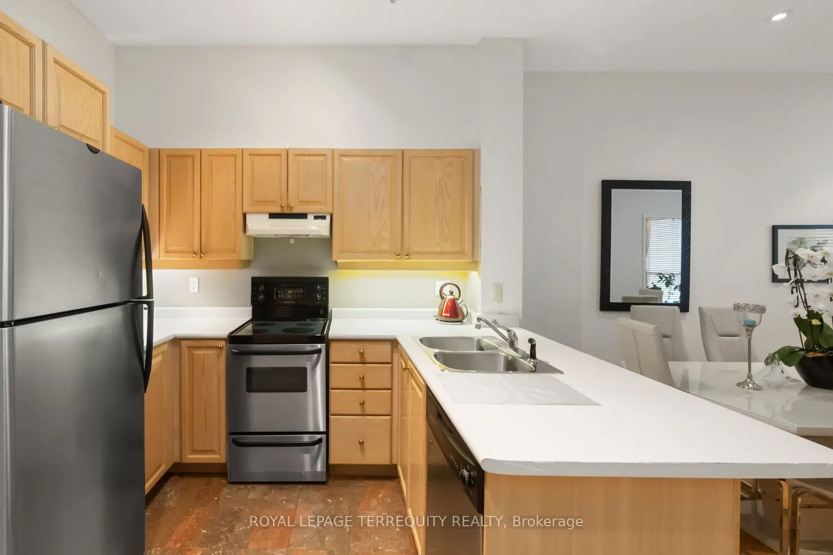 7 King Street E, #2215