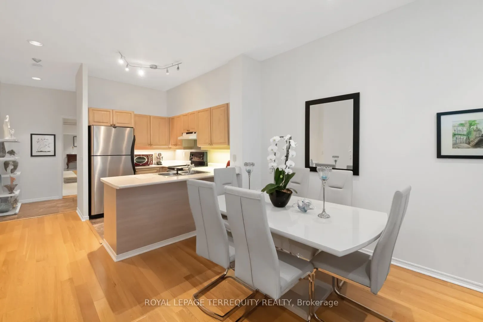7 King Street E, #2215
