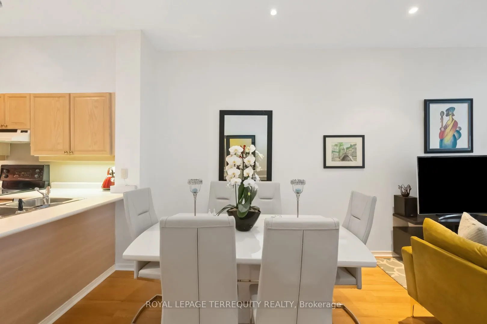 7 King Street E, #2215
