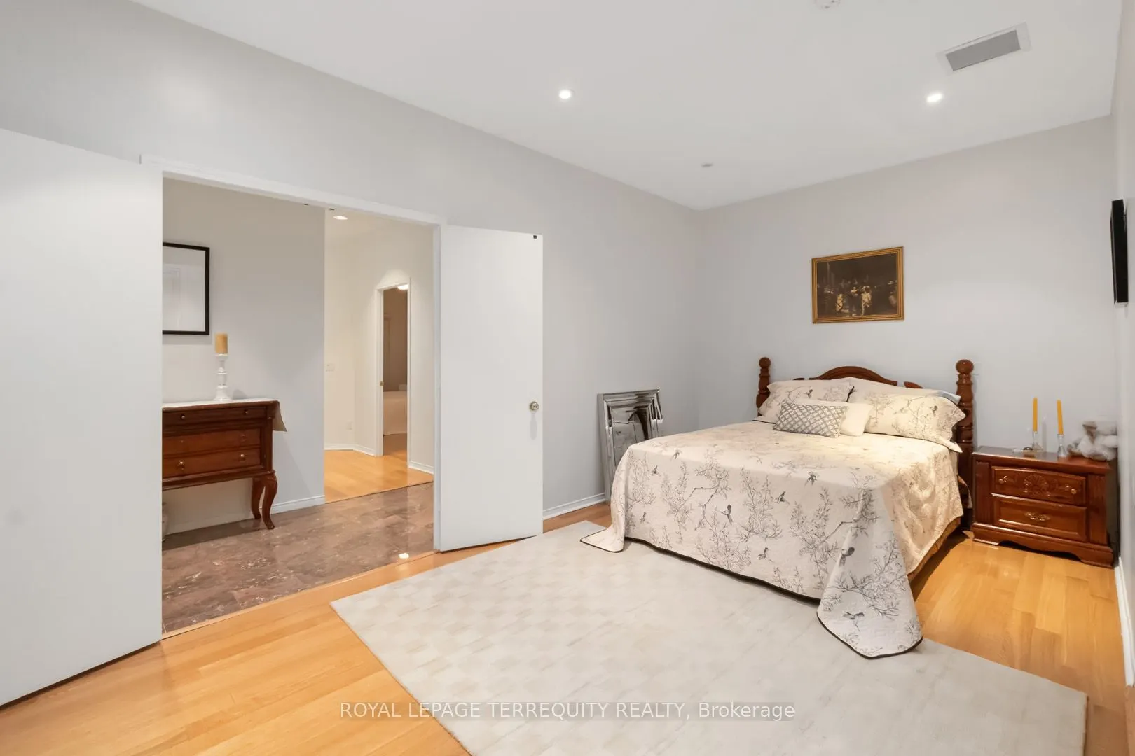 7 King Street E, #2215