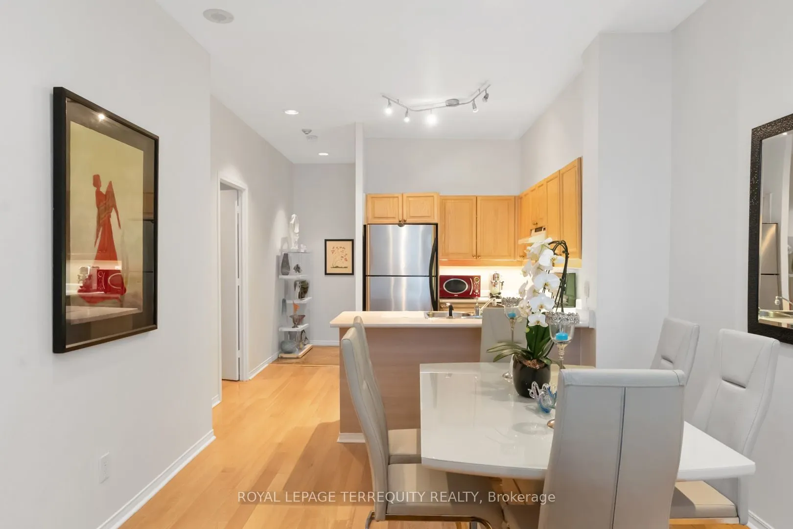 7 King Street E, #2215