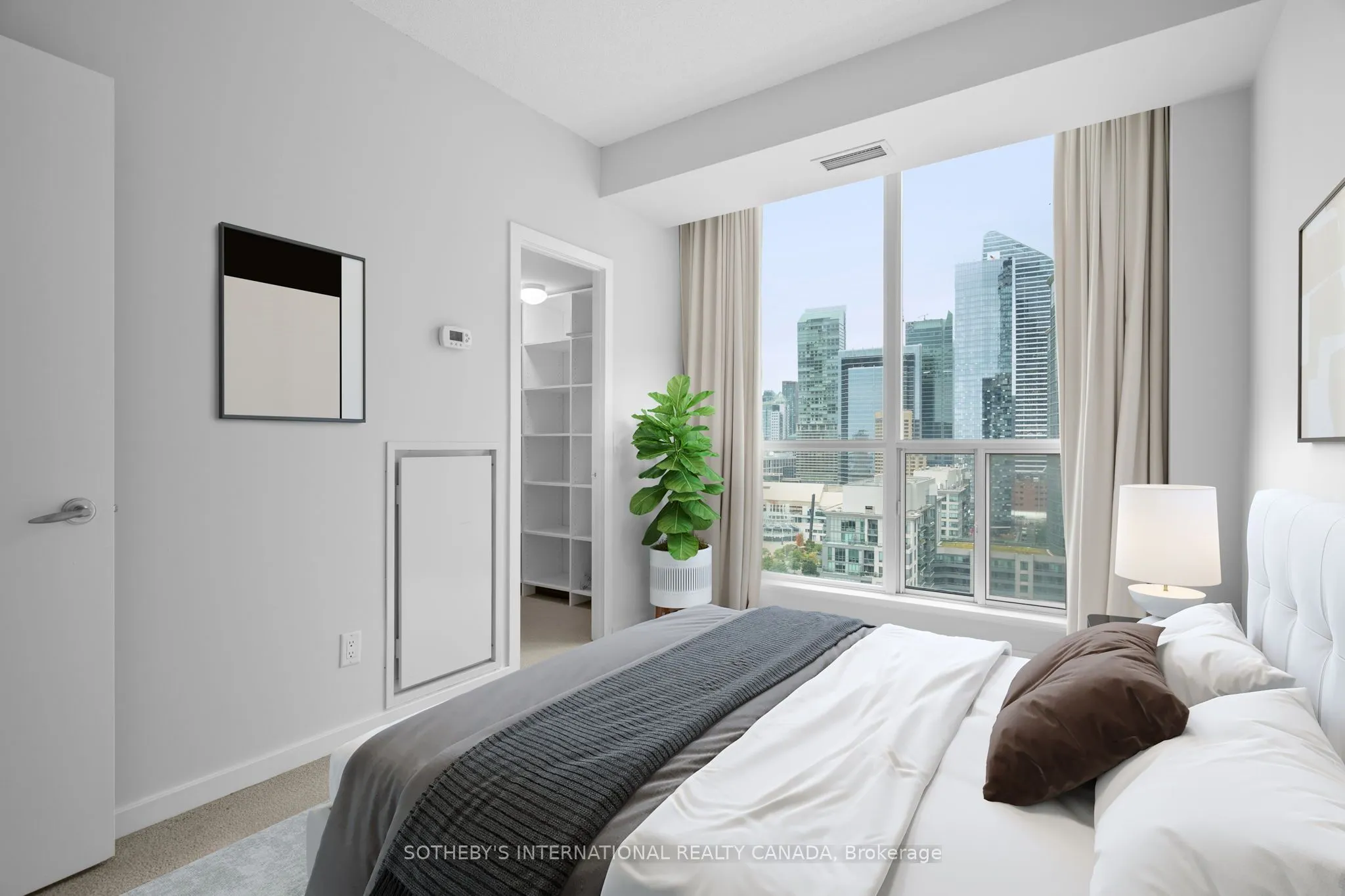 218 Queens Quay, #2202