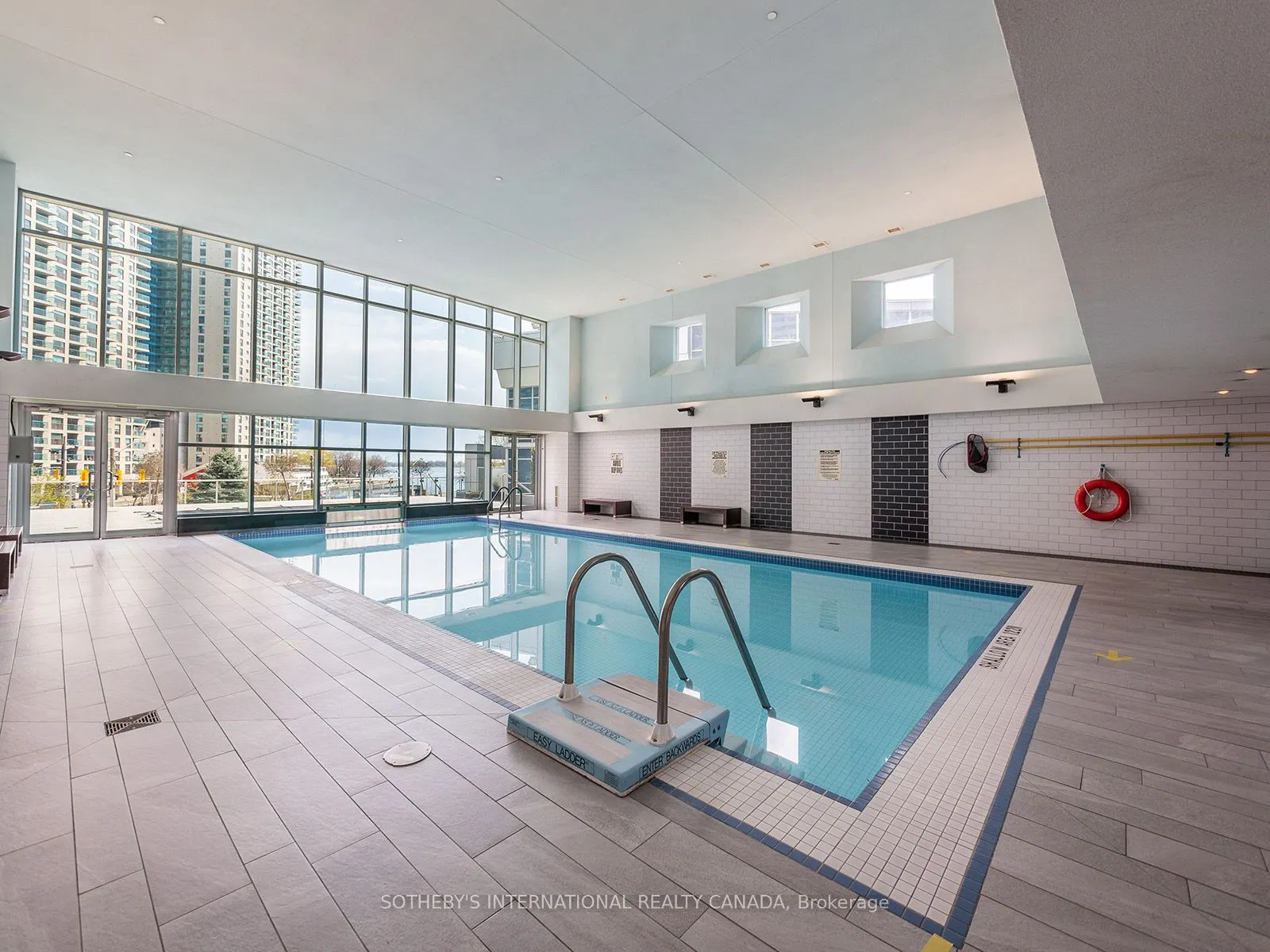 218 Queens Quay, #2202