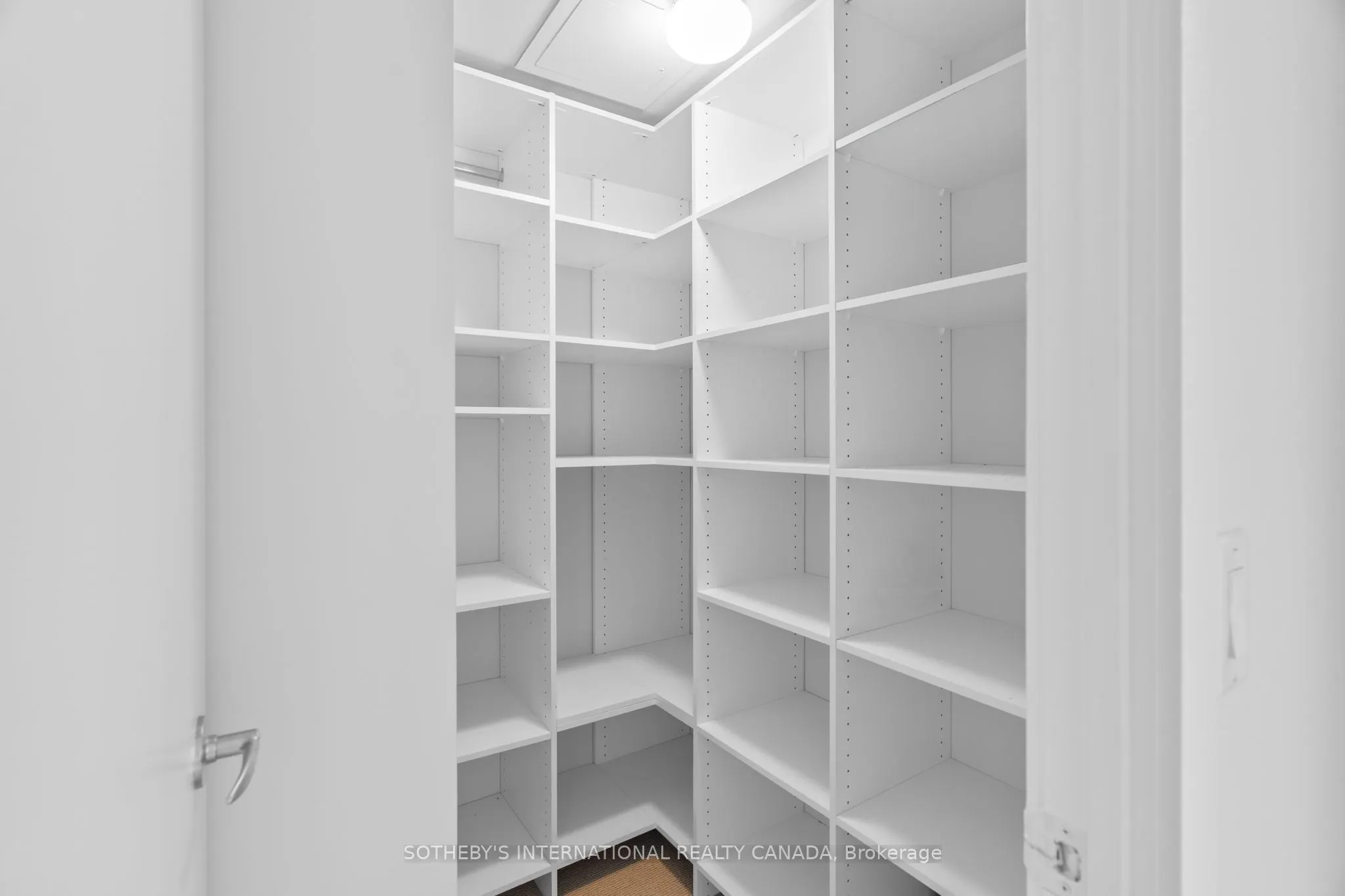 218 Queens Quay, #2202
