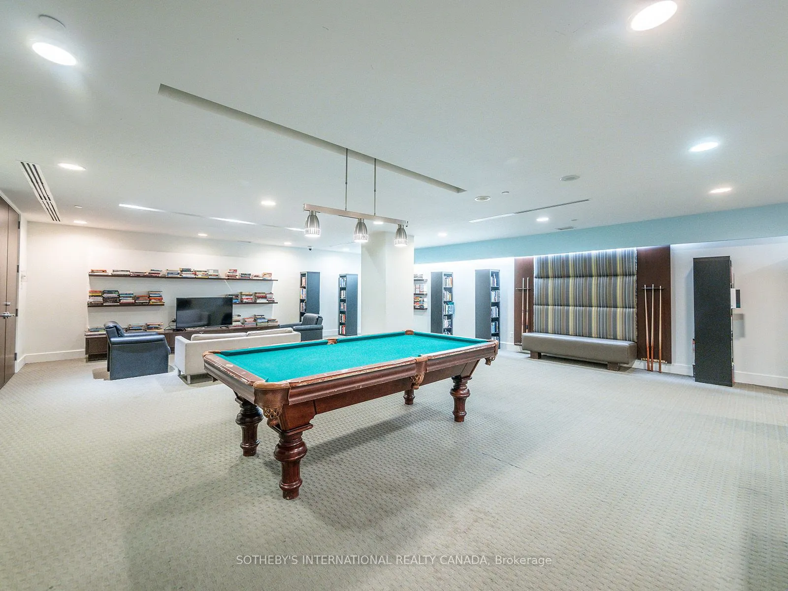 218 Queens Quay, #2202