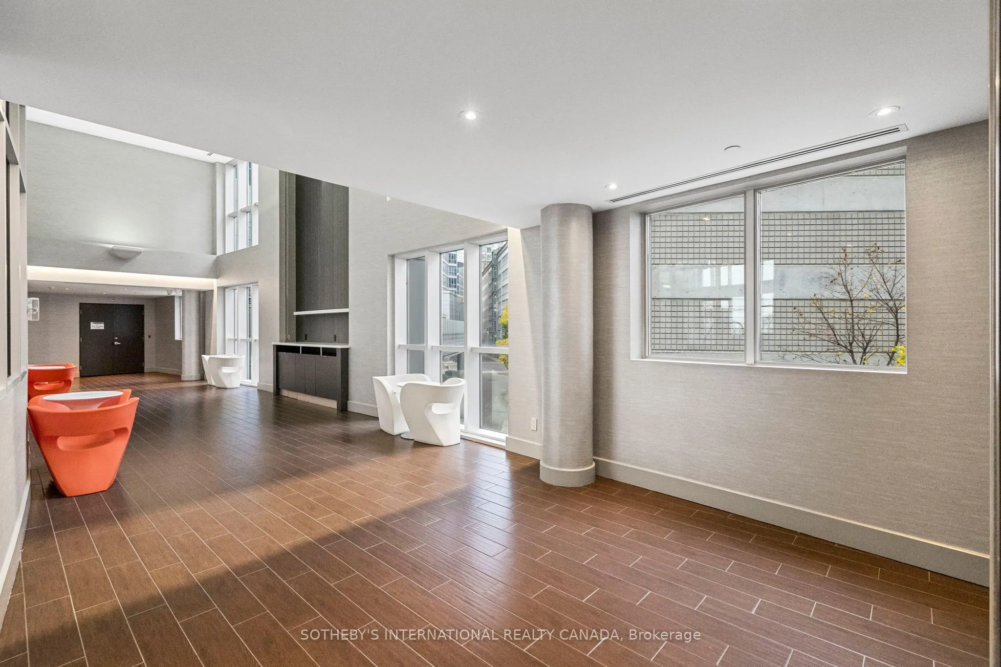 218 Queens Quay, #2202