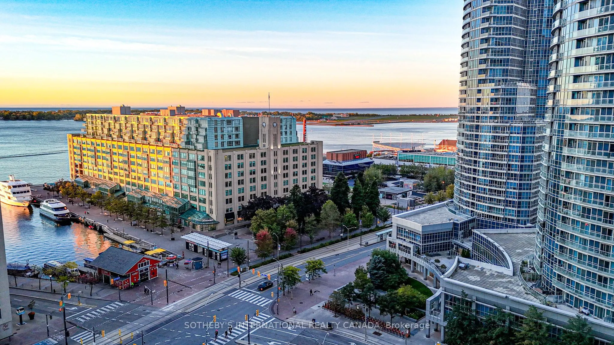 218 Queens Quay, #2202