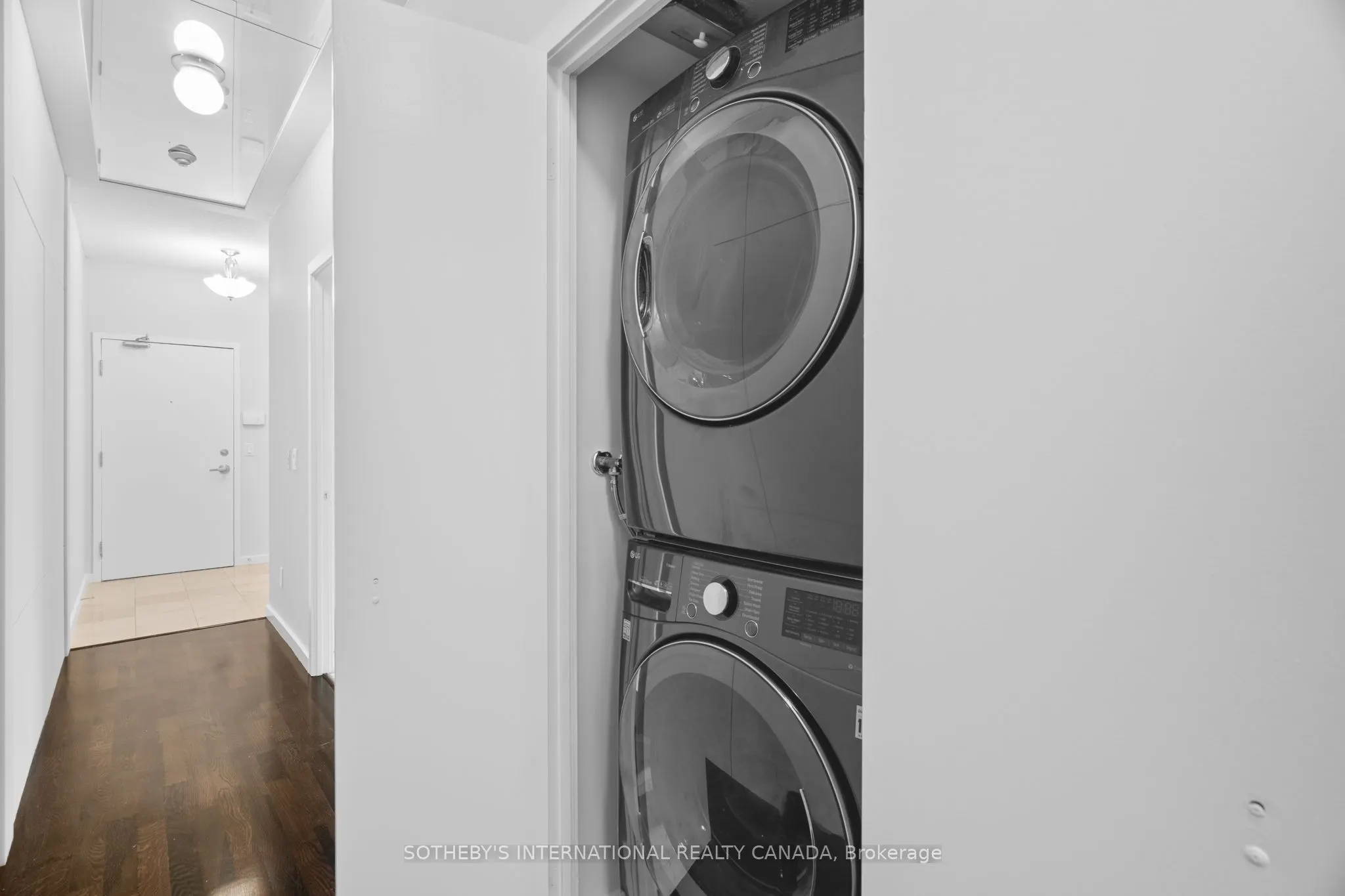 218 Queens Quay, #2202