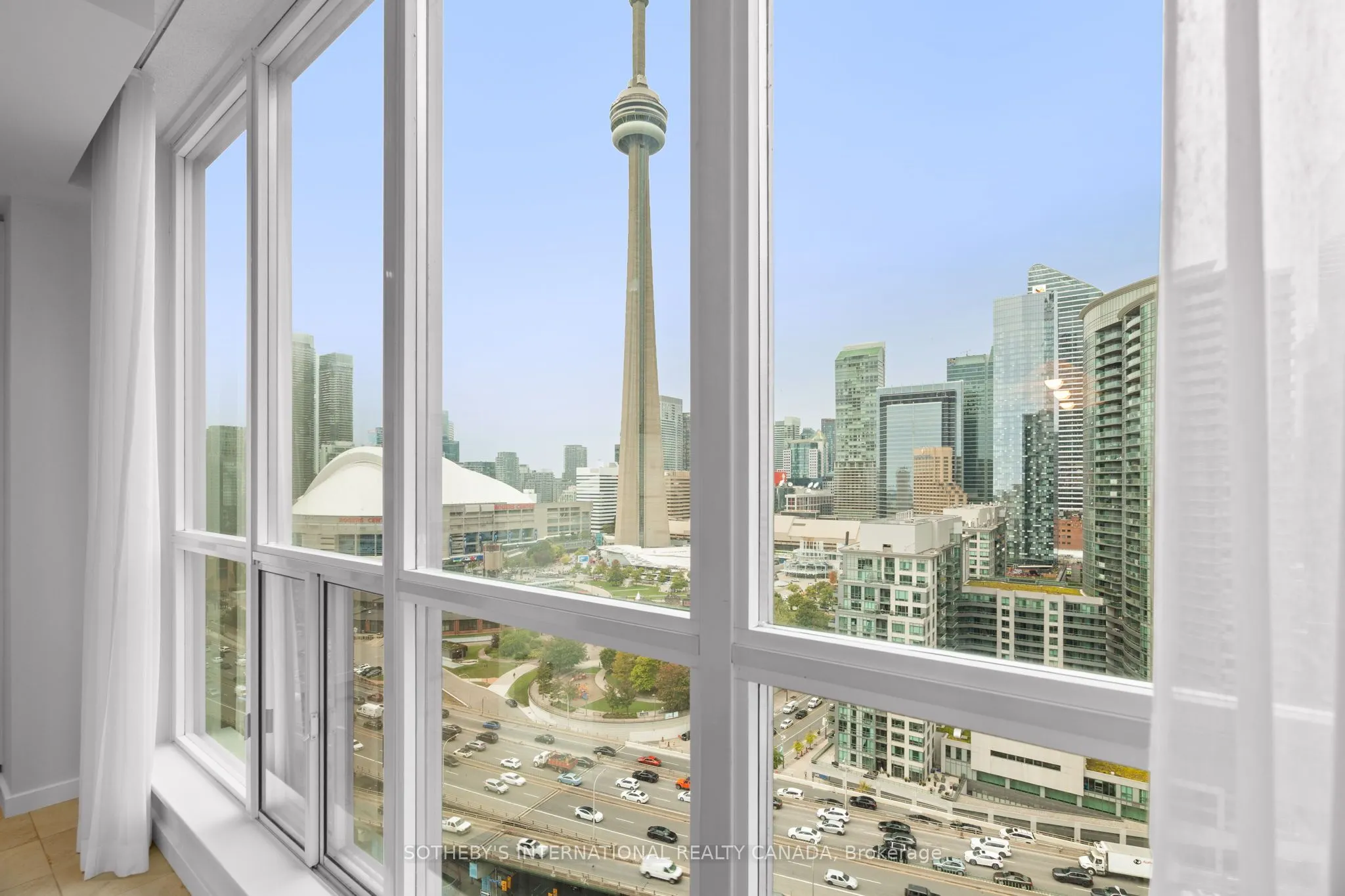 218 Queens Quay, #2202