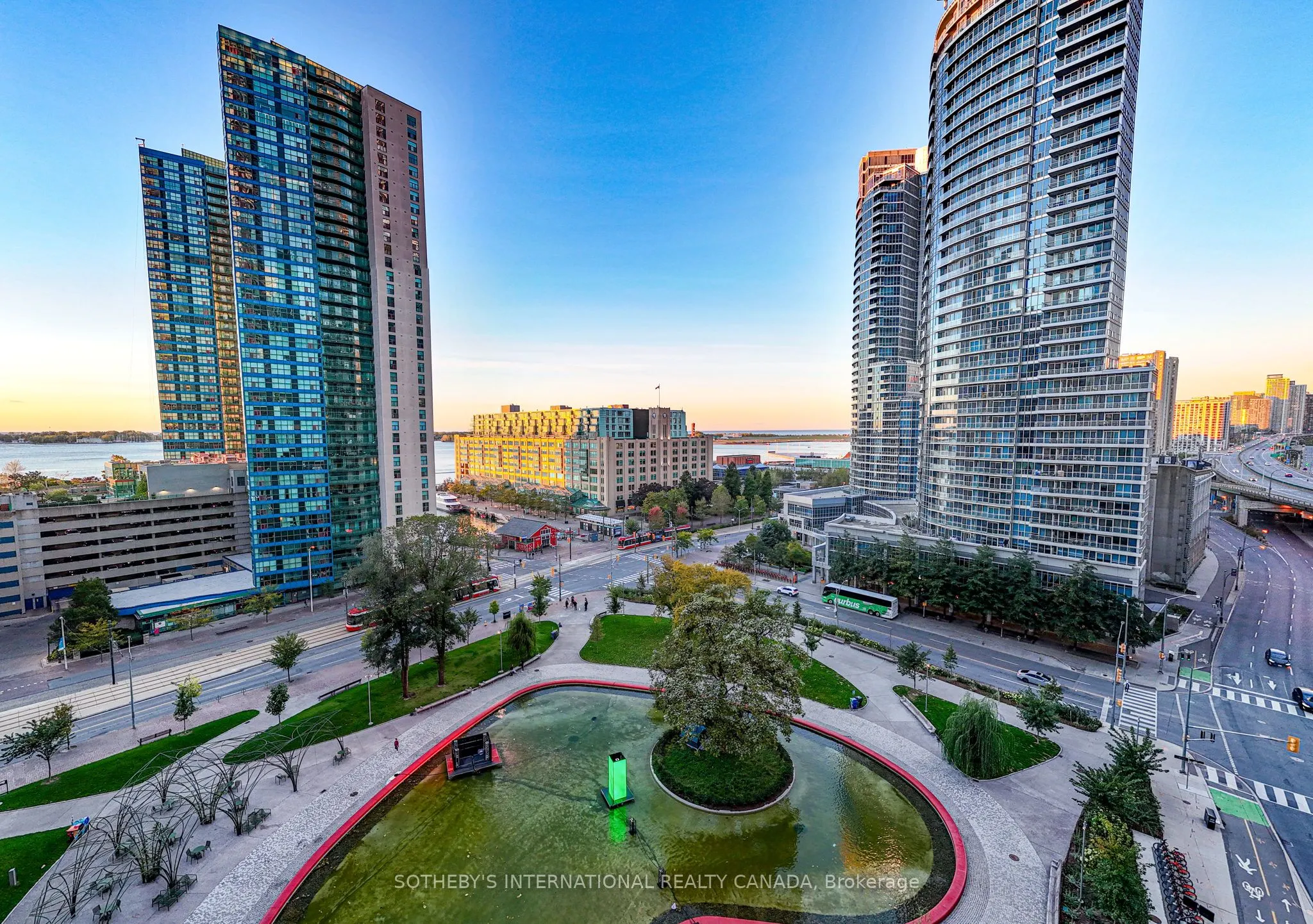 218 Queens Quay, #2202