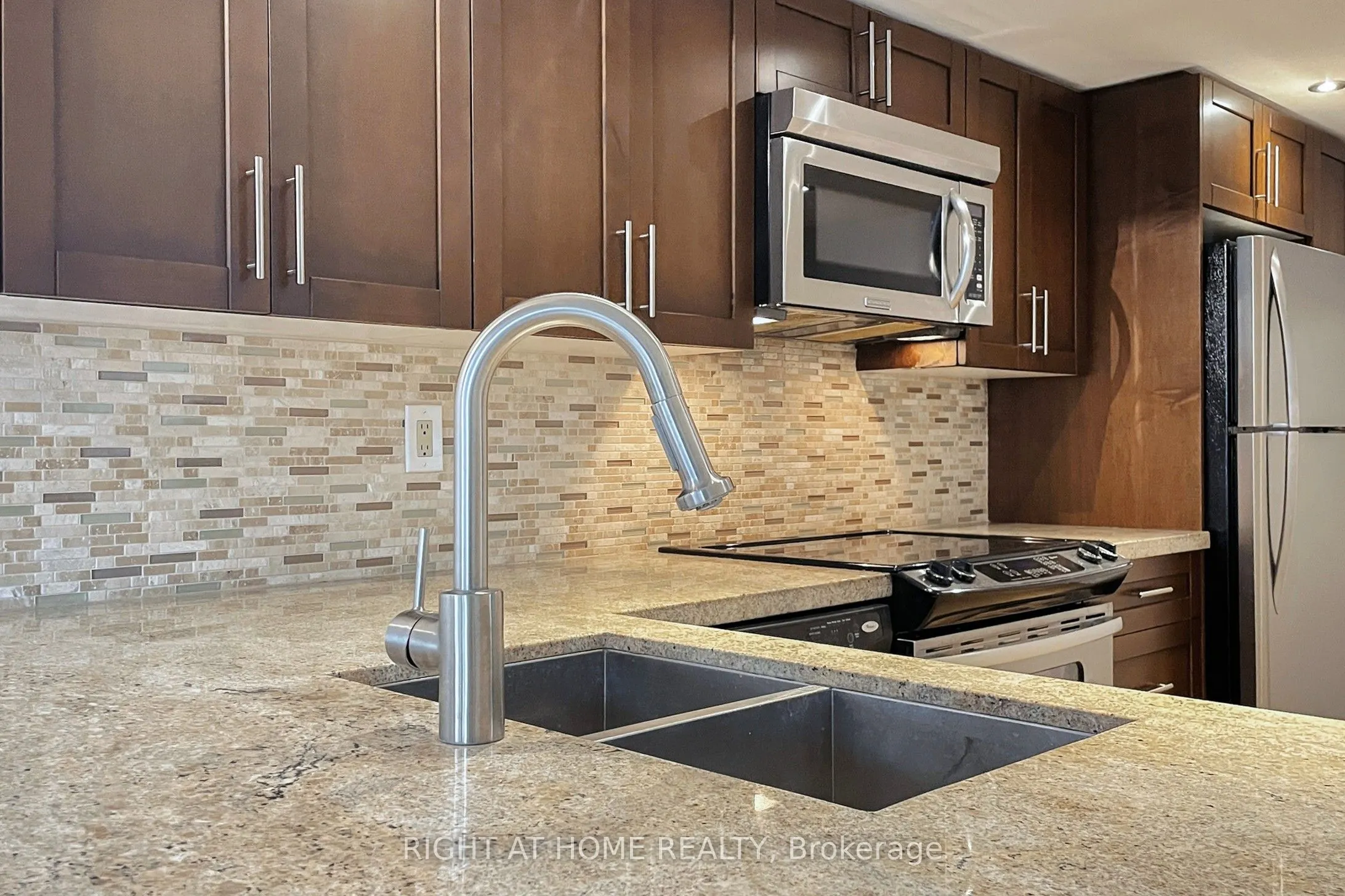 60 Homewood Avenue, #331