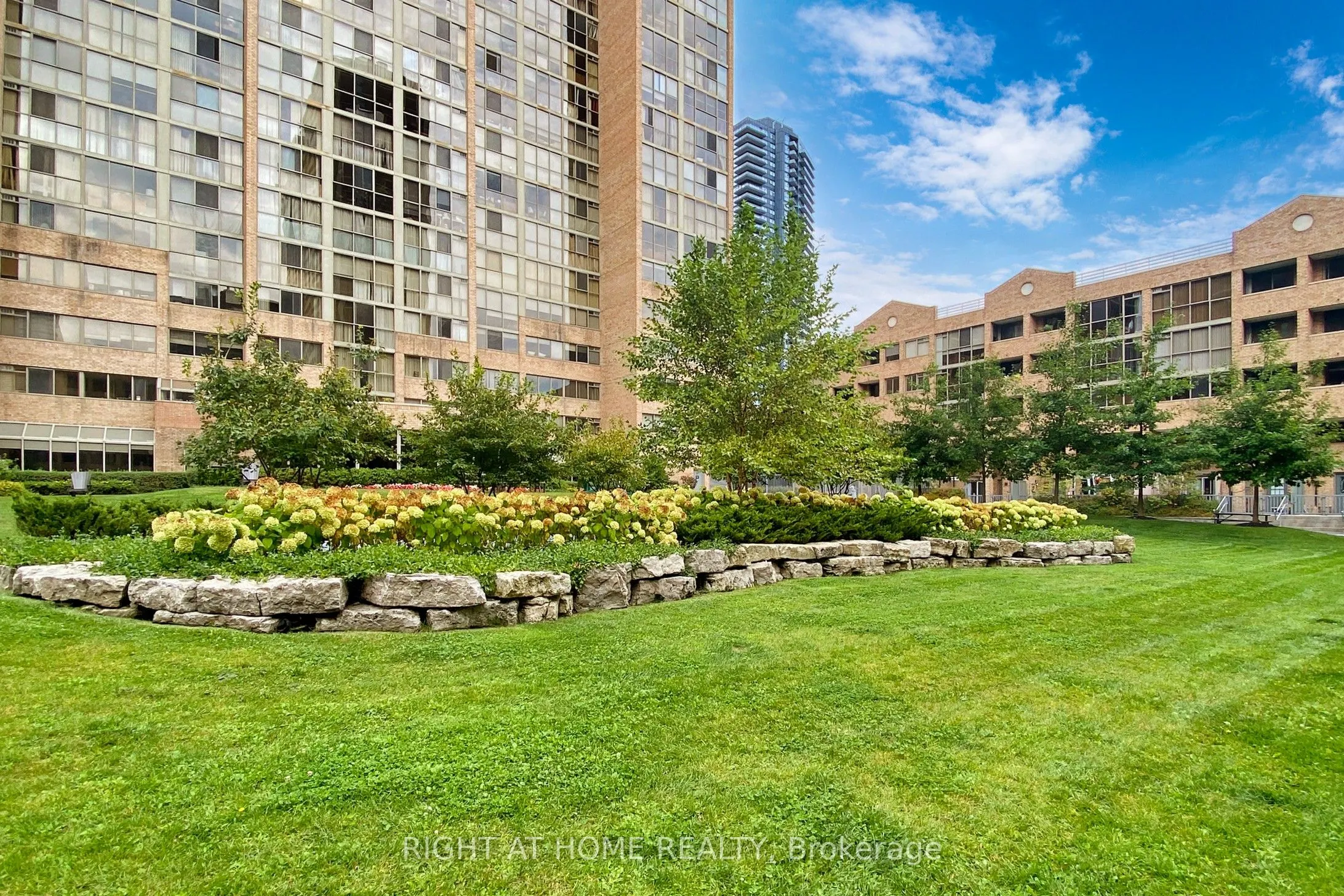 60 Homewood Avenue, #331