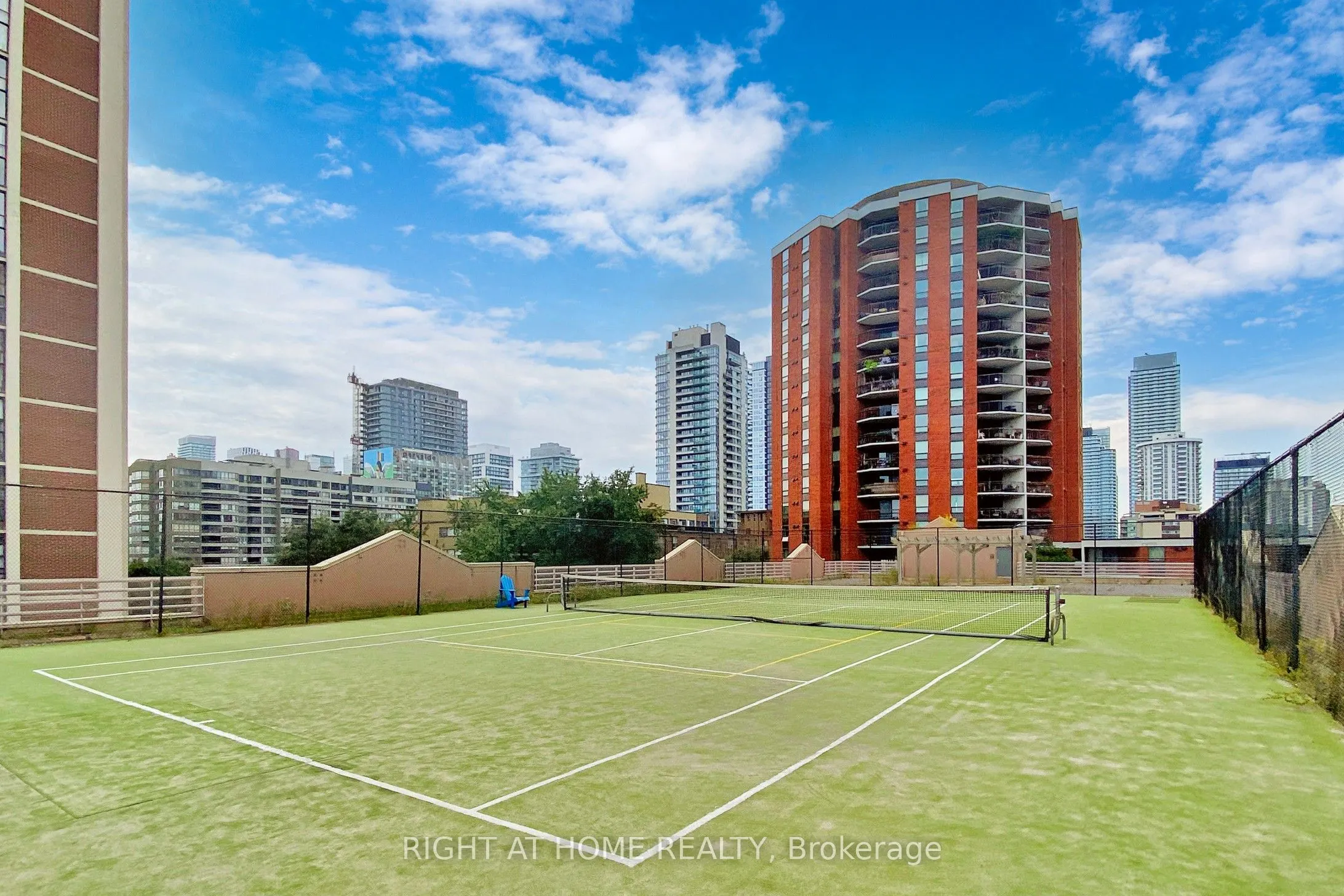 60 Homewood Avenue, #331