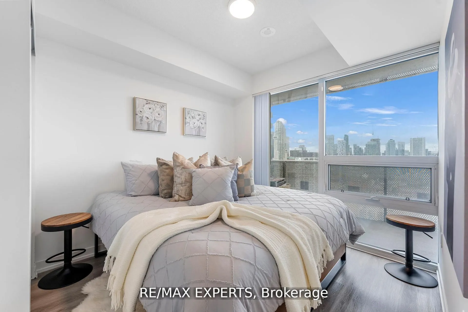 138 Downes Street, #3302
