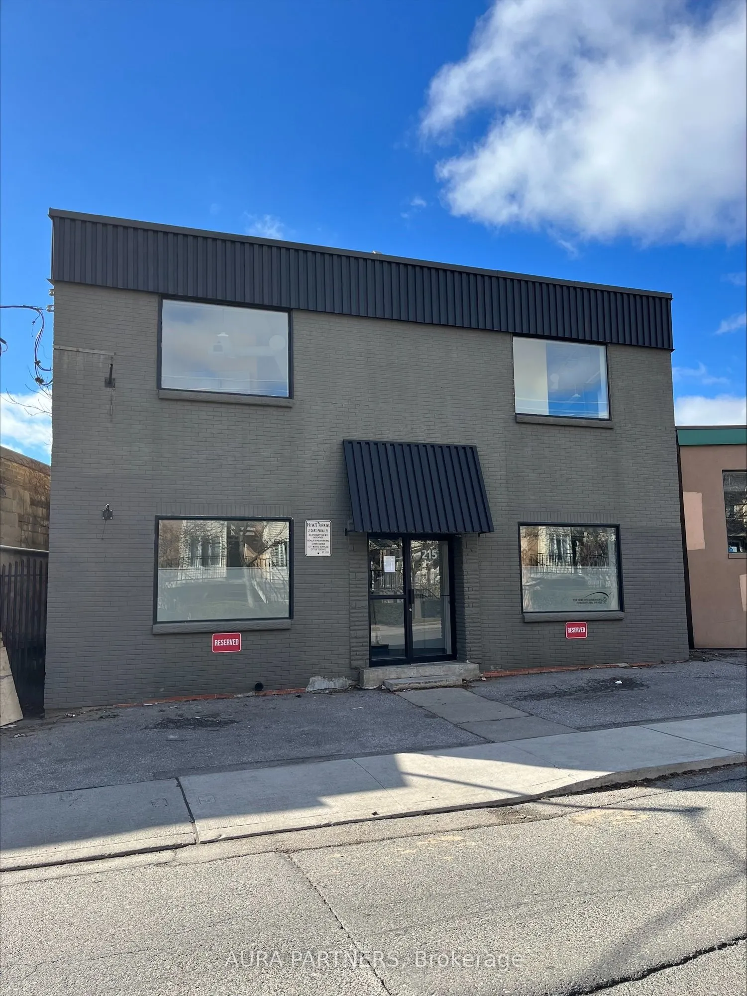 215 Niagara Street, #100