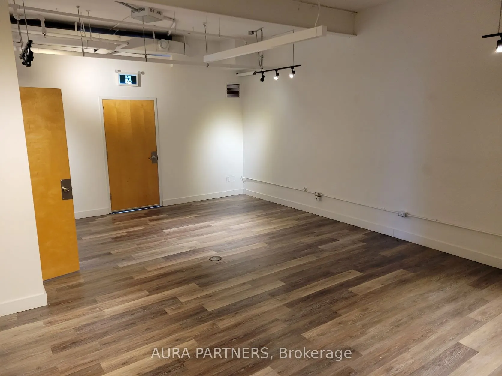 215 Niagara Street, #100