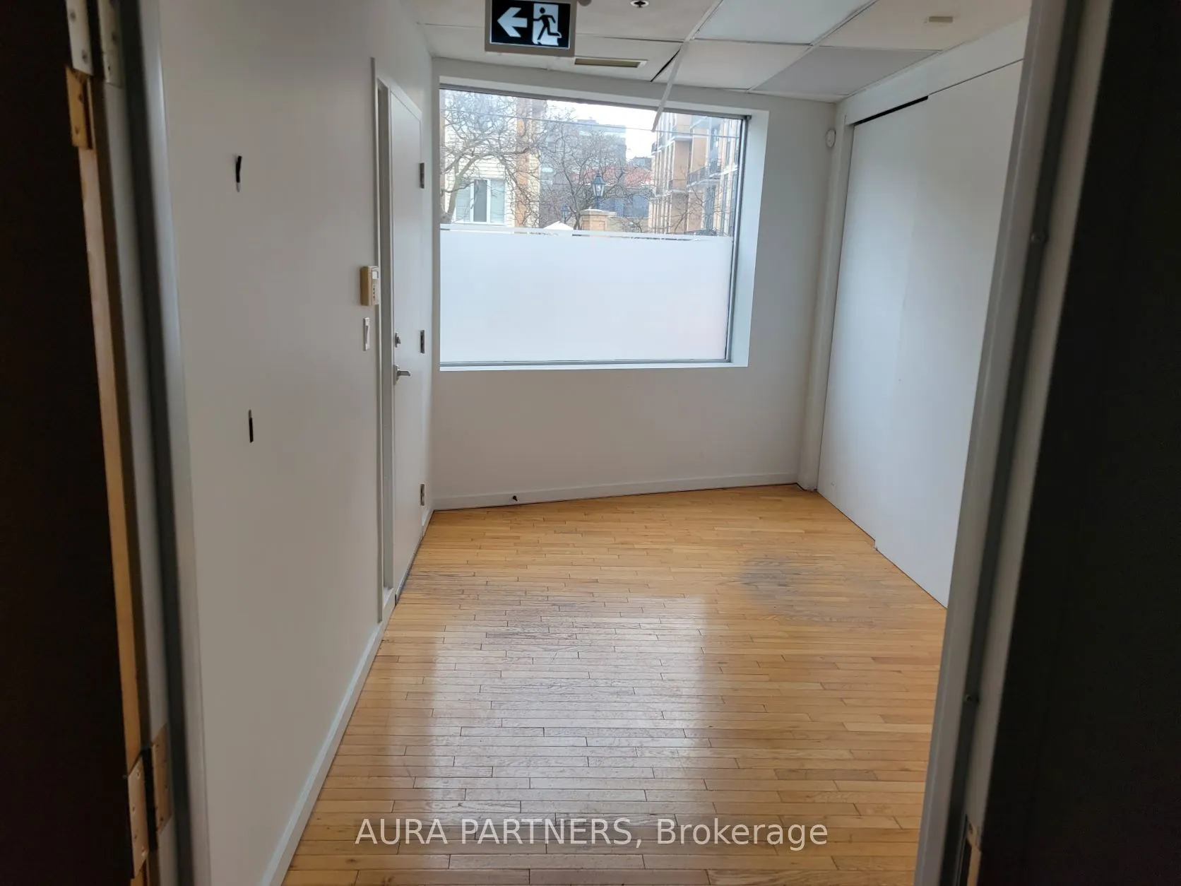 215 Niagara Street, #100