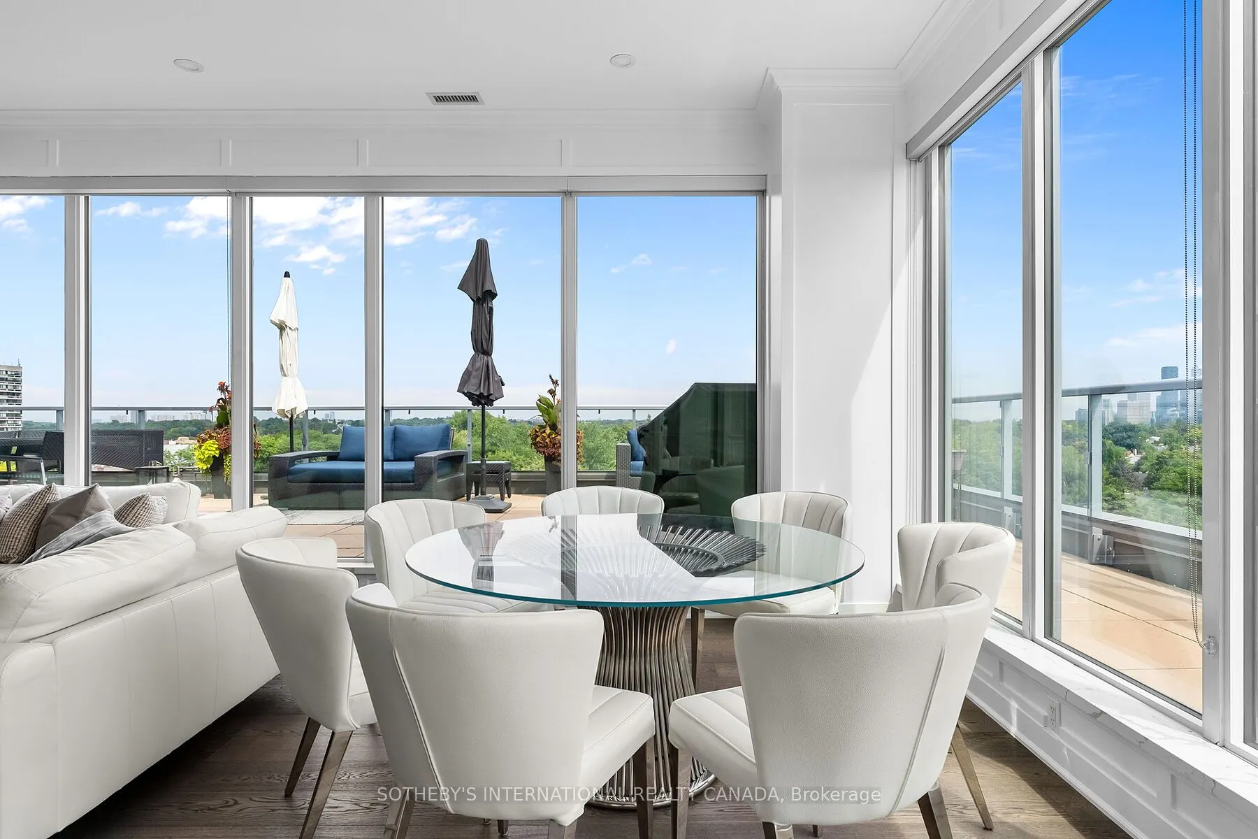 6 Parkwood Avenue, #901
