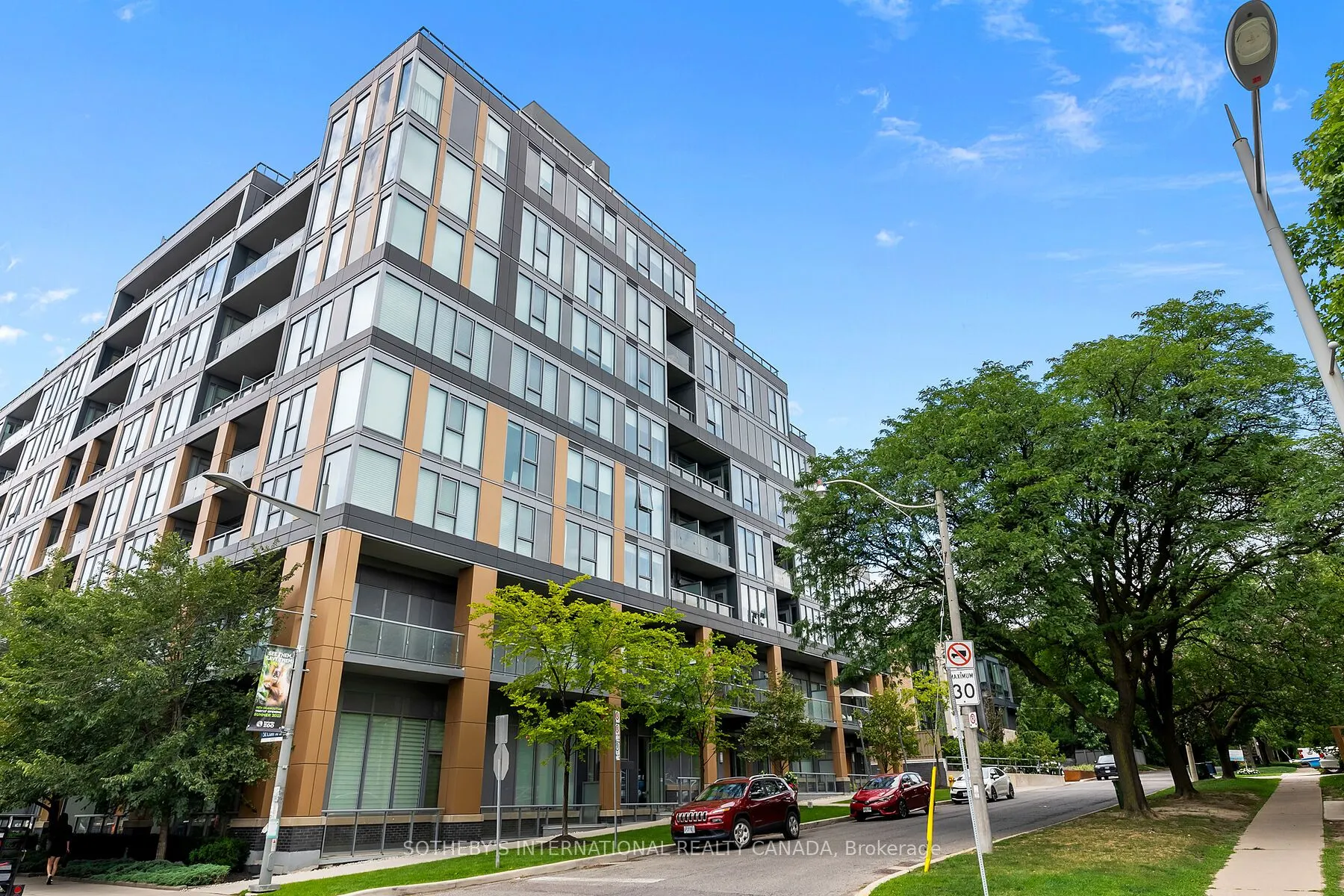 6 Parkwood Avenue, #901