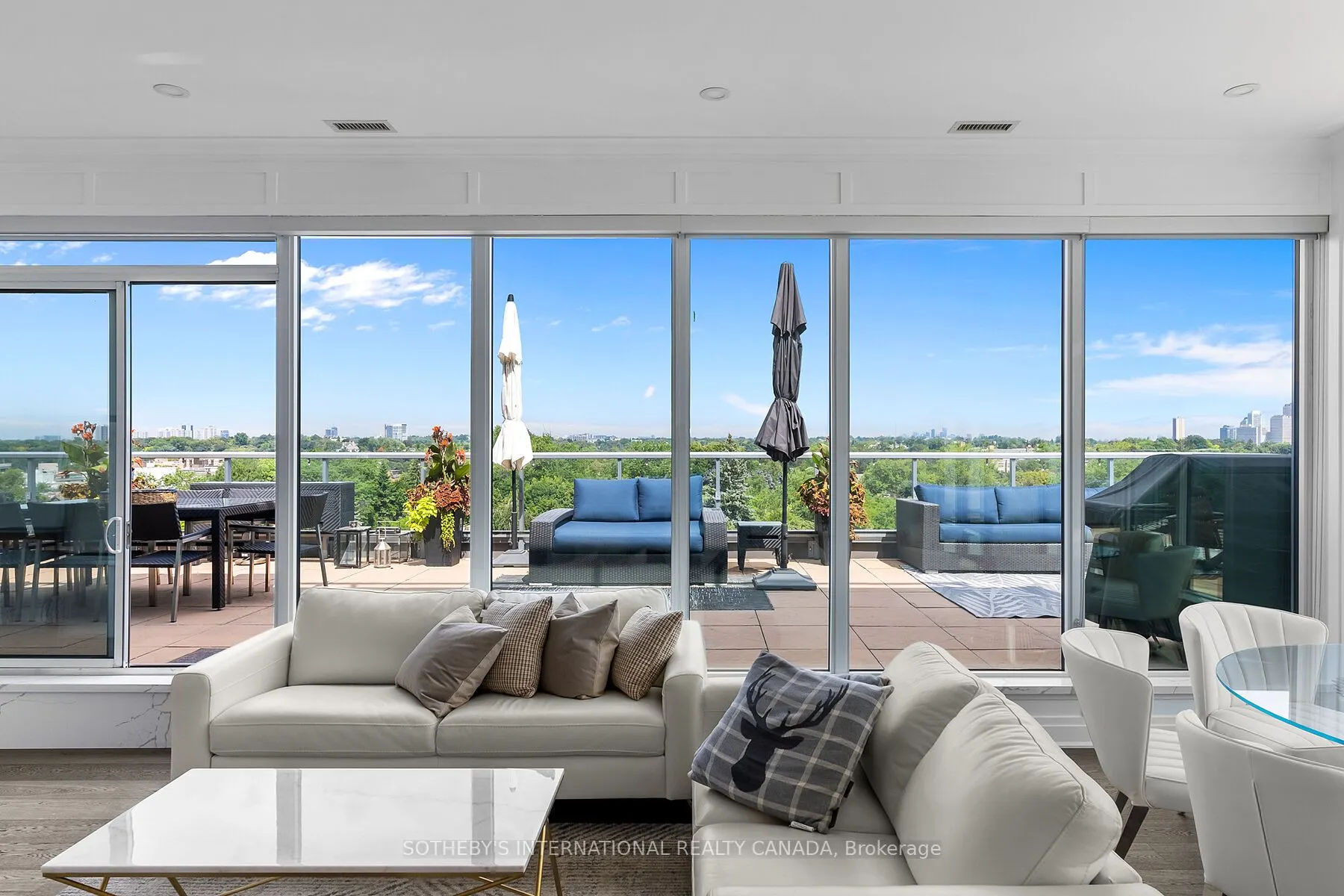 6 Parkwood Avenue, #901