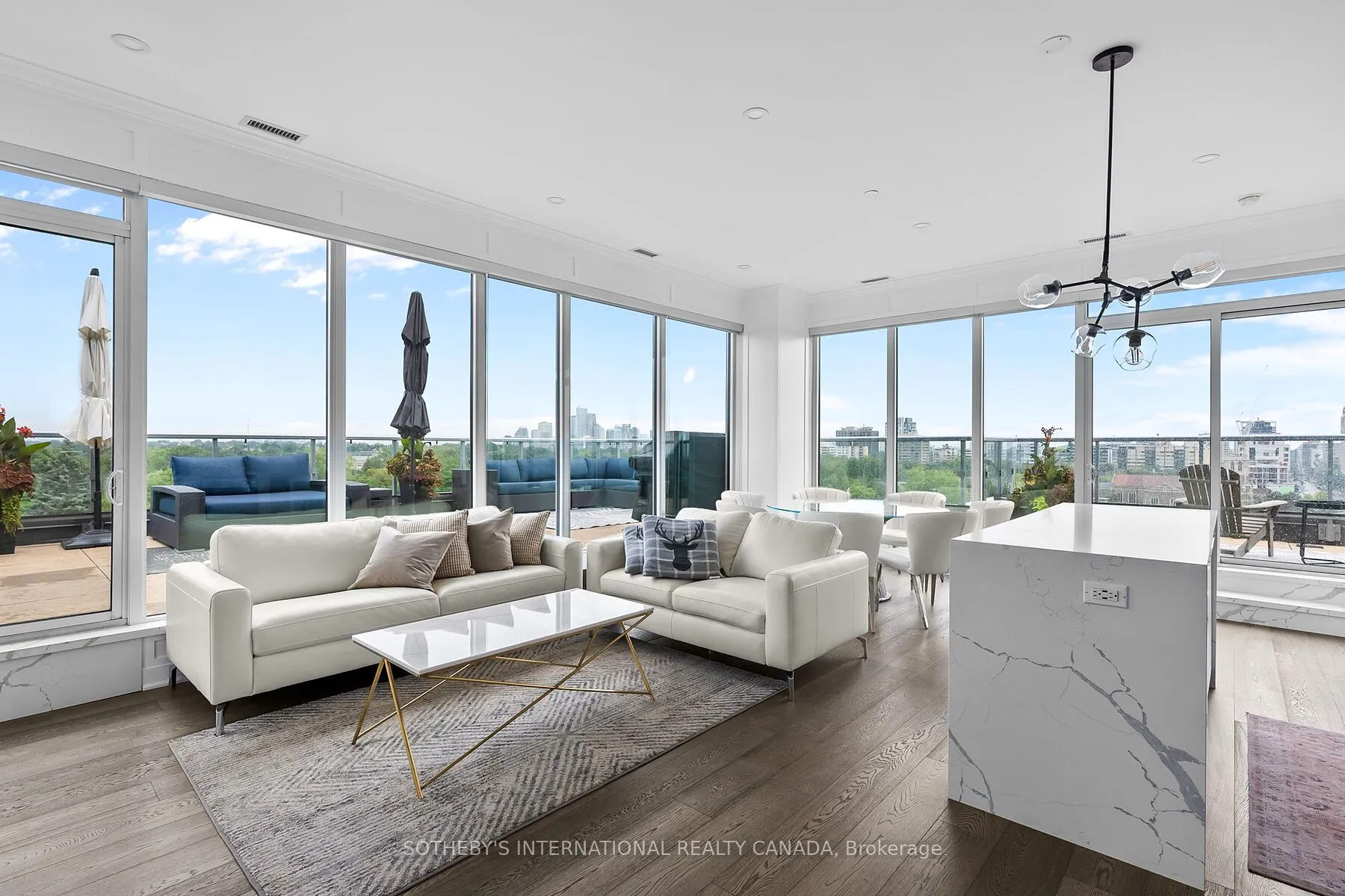 6 Parkwood Avenue, #901