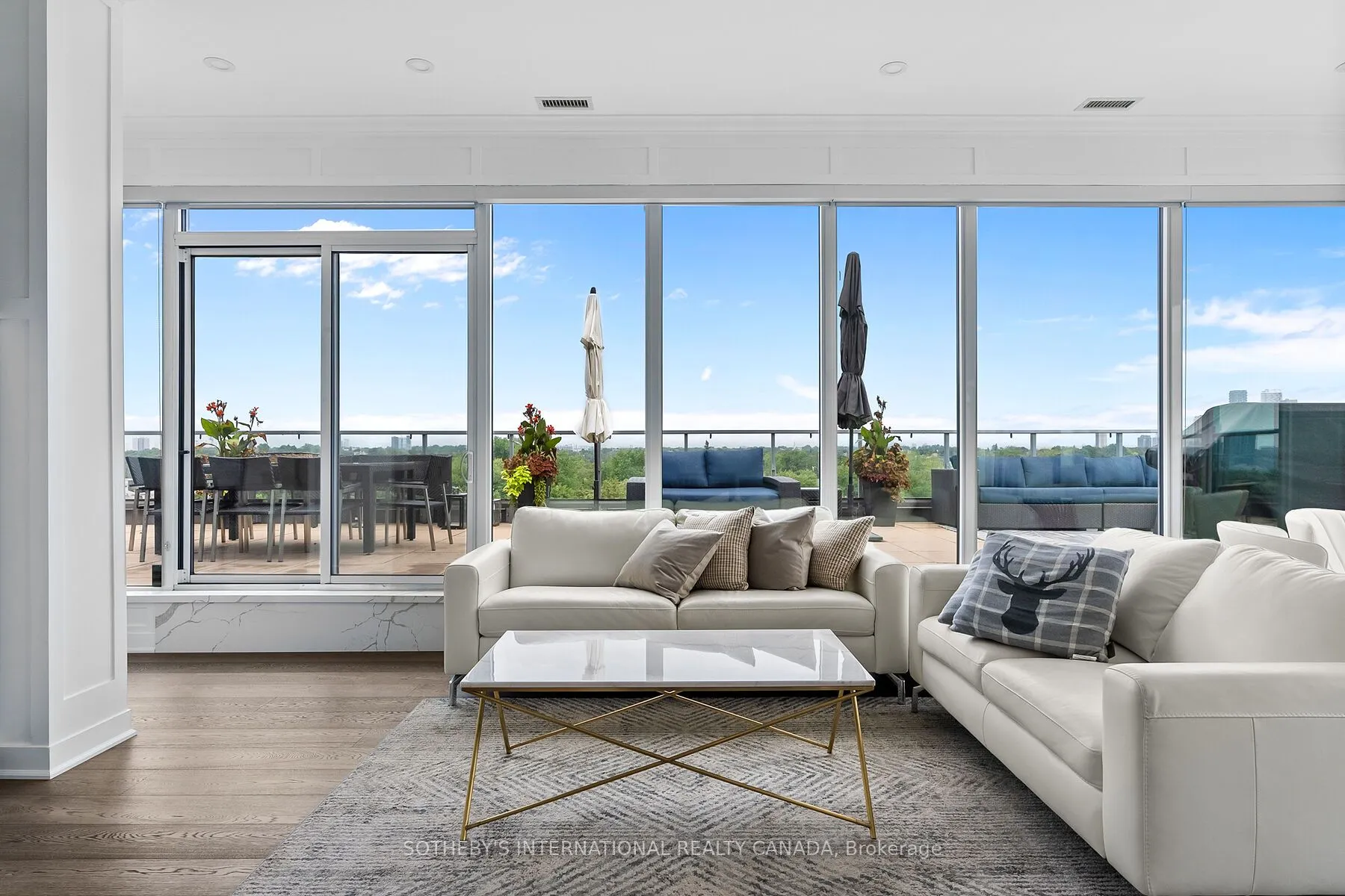 6 Parkwood Avenue, #901