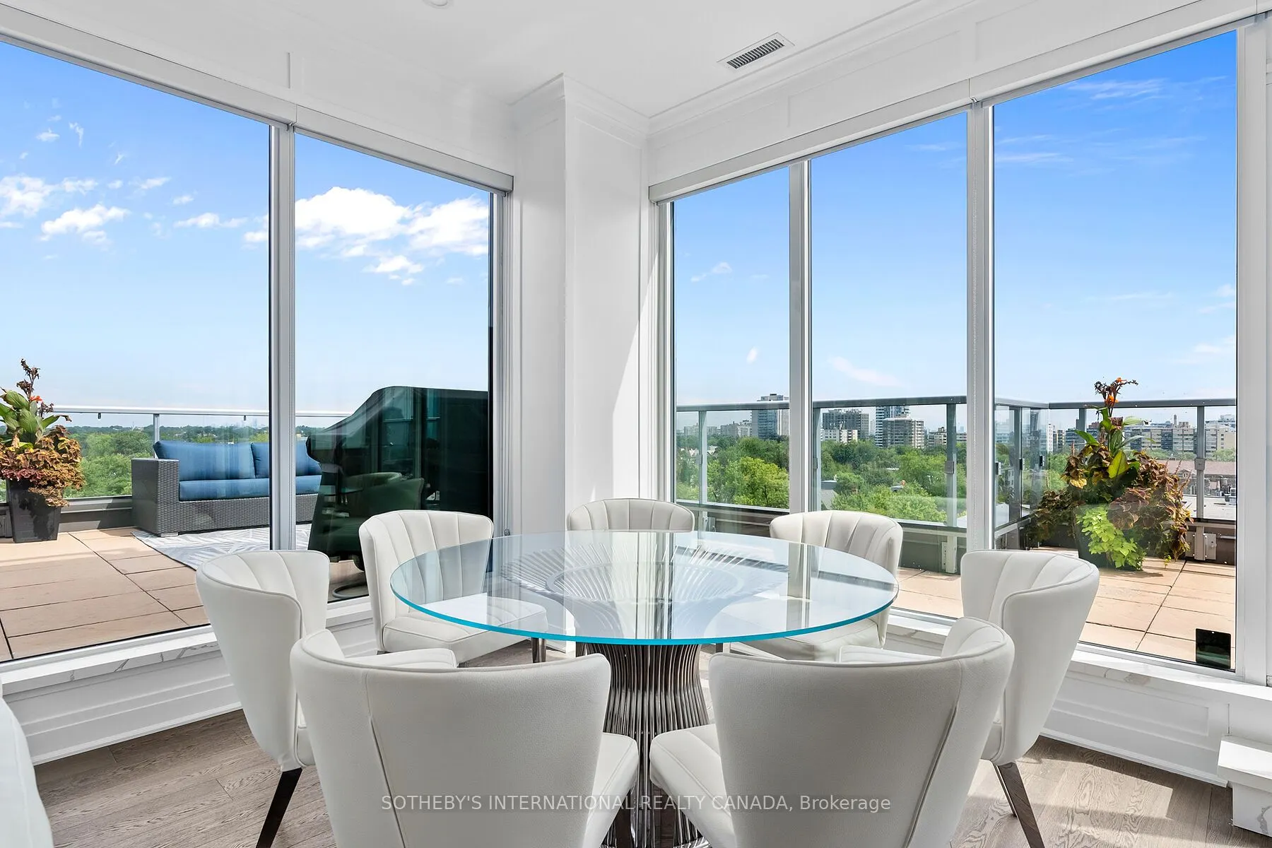 6 Parkwood Avenue, #901