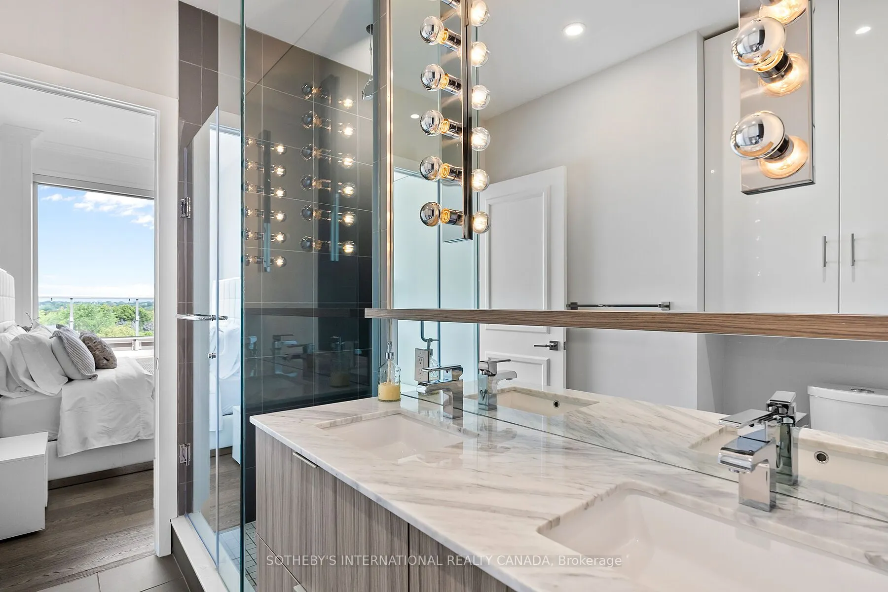 6 Parkwood Avenue, #901